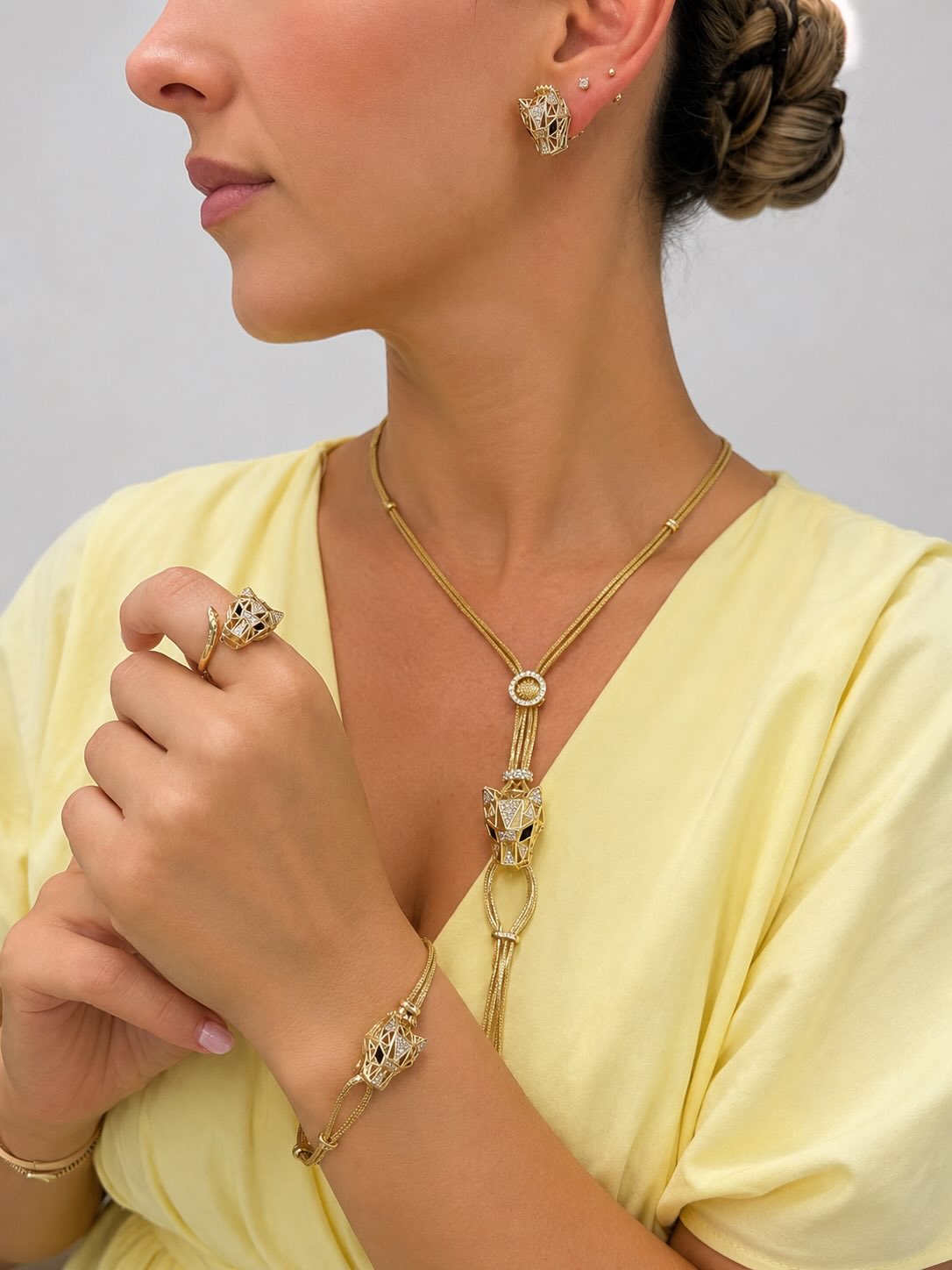 Set bizhuterish ari me motiv pantere – Binni Gold