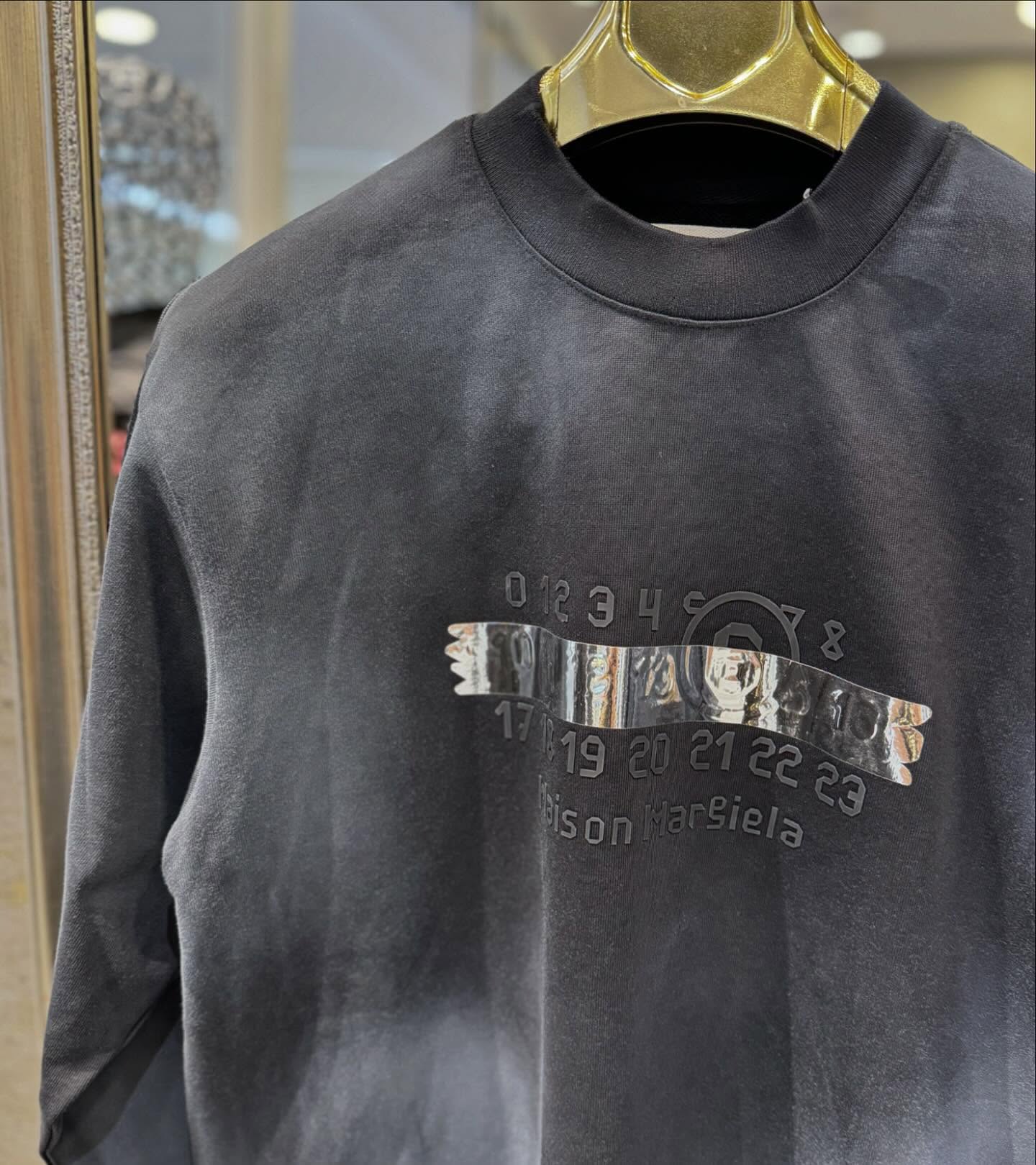 Bluzë e zezë e zbardhur me logo – BLACK STORE (2)