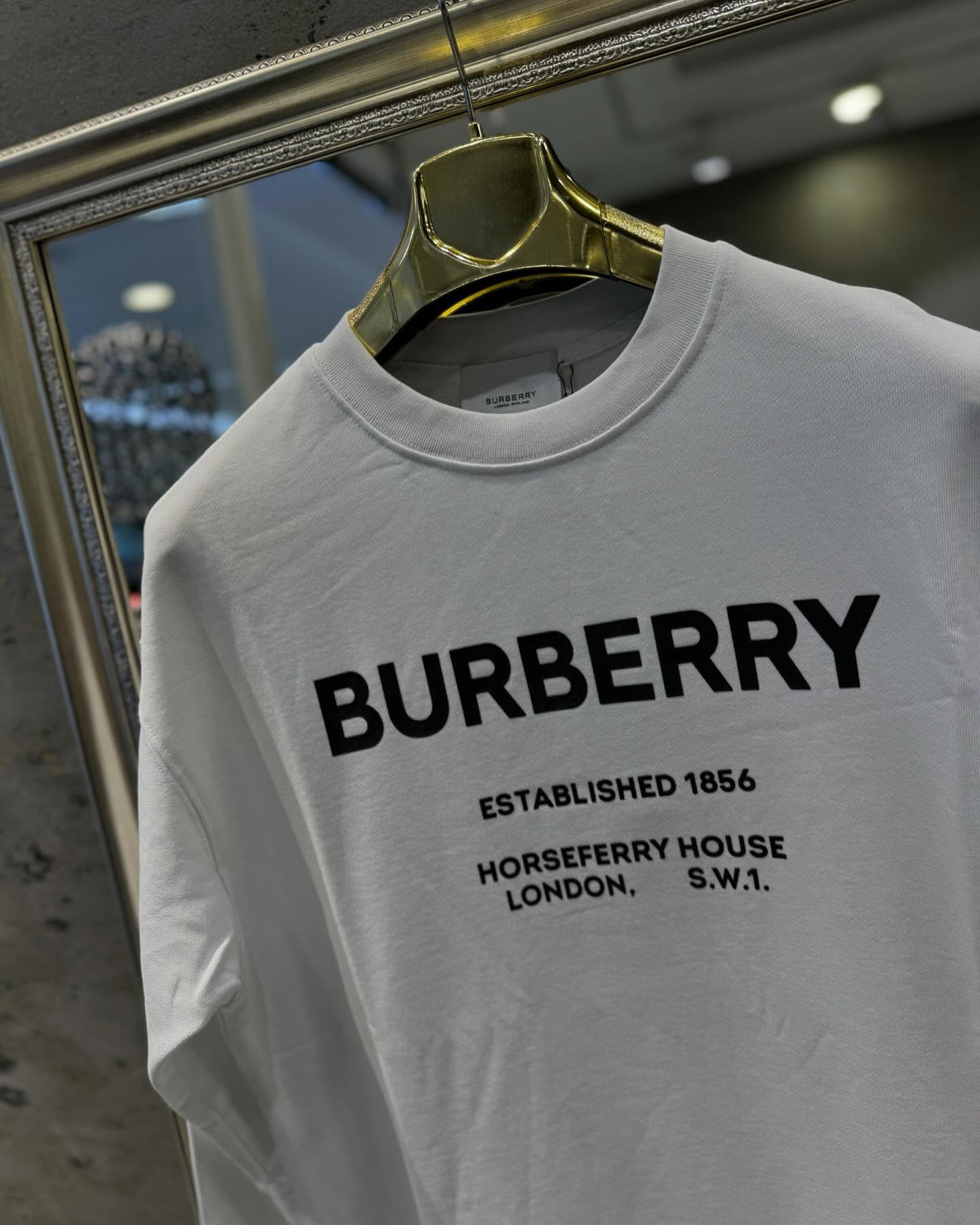 Bluzë Burberry e bardhë me logo – BLACK STORE