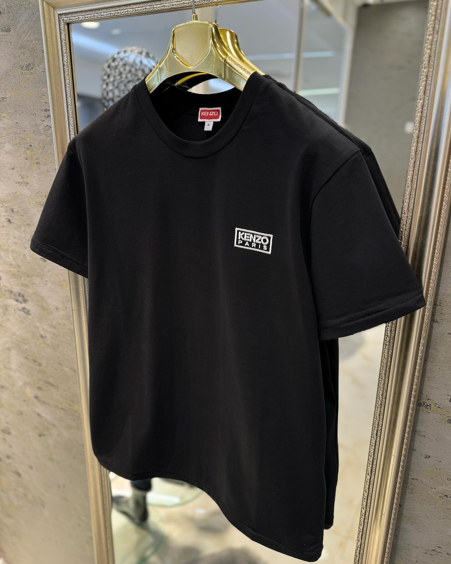Maicë Kenzo e zezë me logo të vogël – BLACK STORE