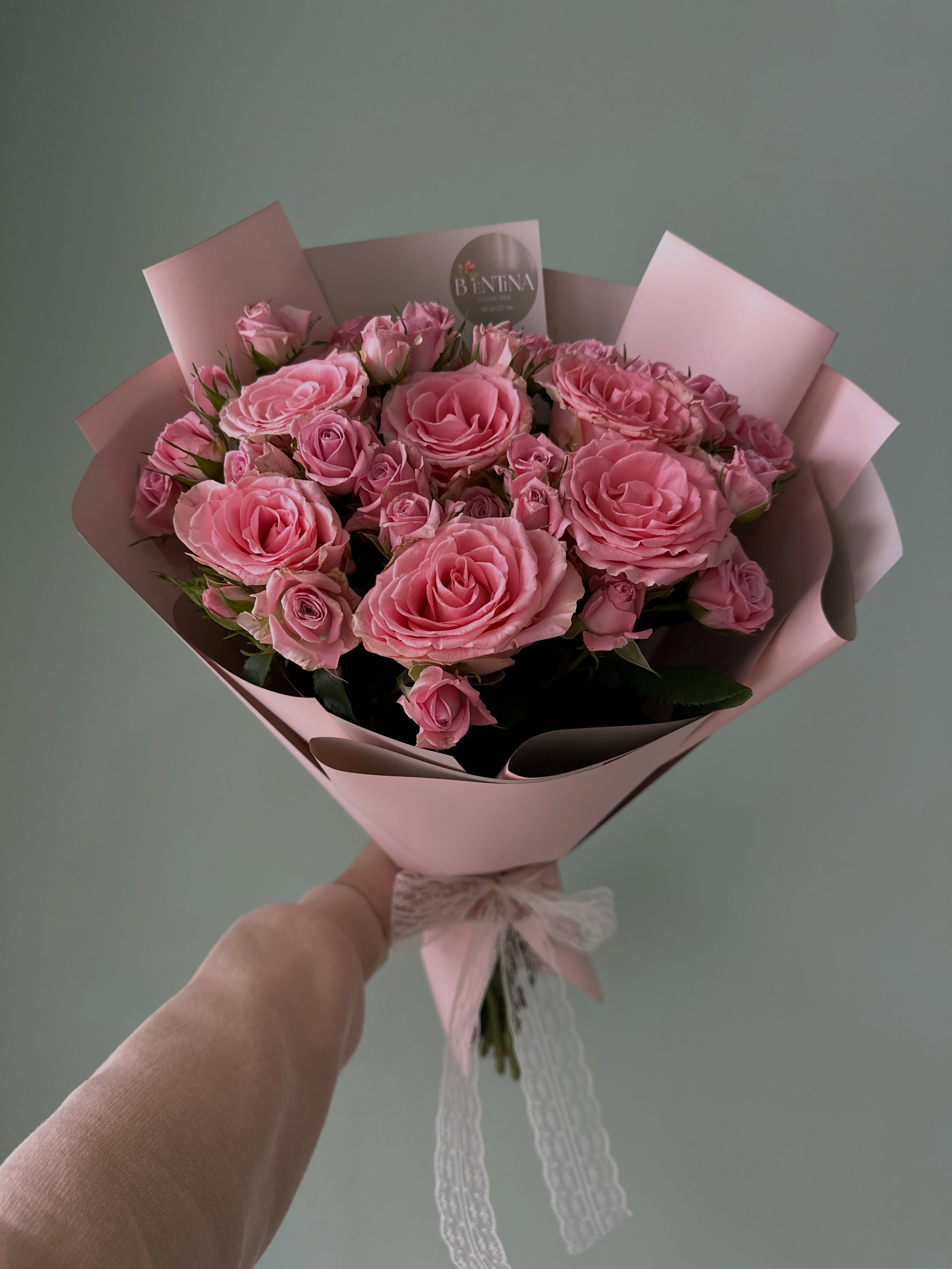 Buqetë e vogël me trëndafila rozë – Blentina🌷