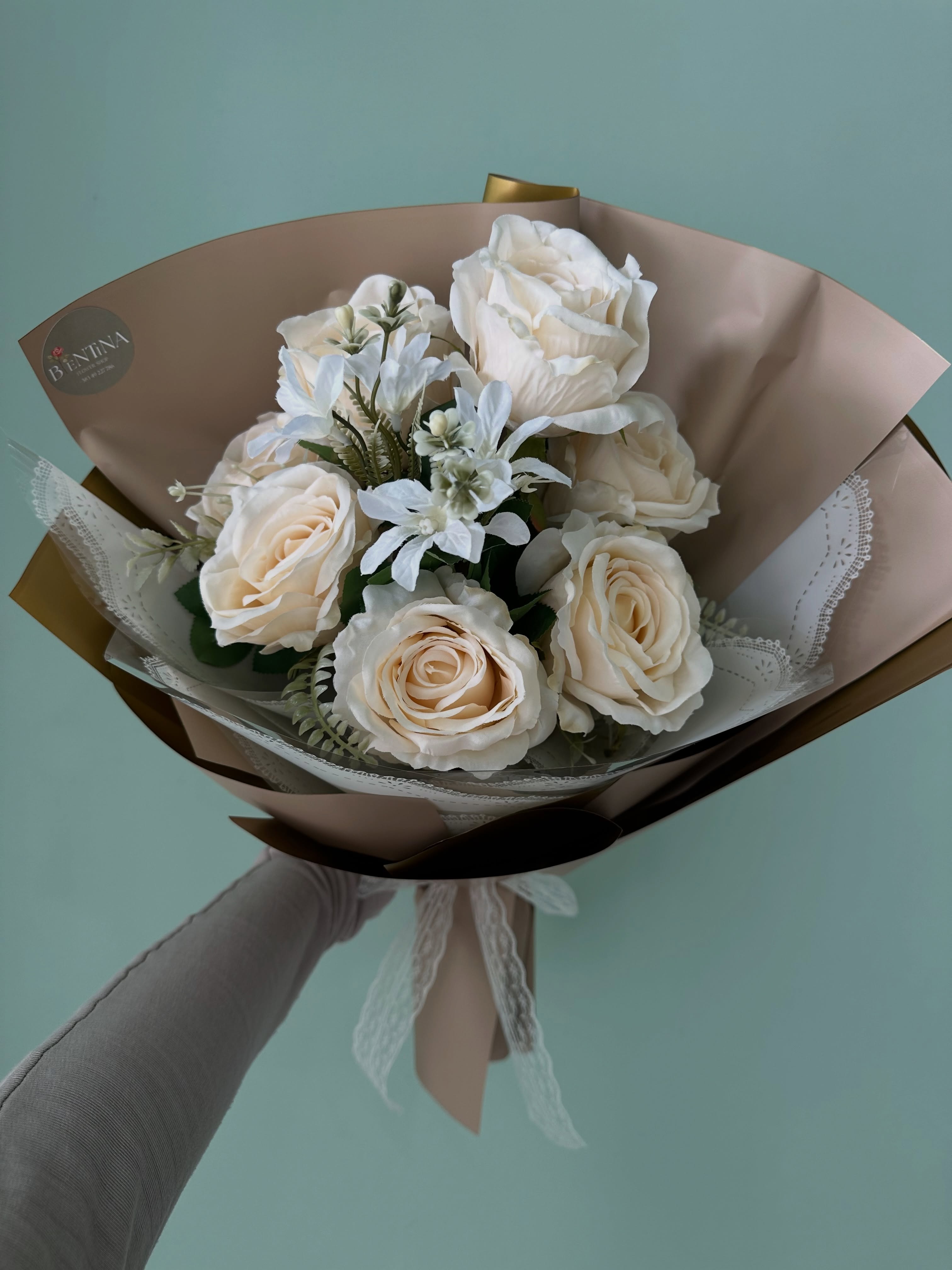 Buqetë artificiale me trëndafila krem – Blentina🌷 (2)