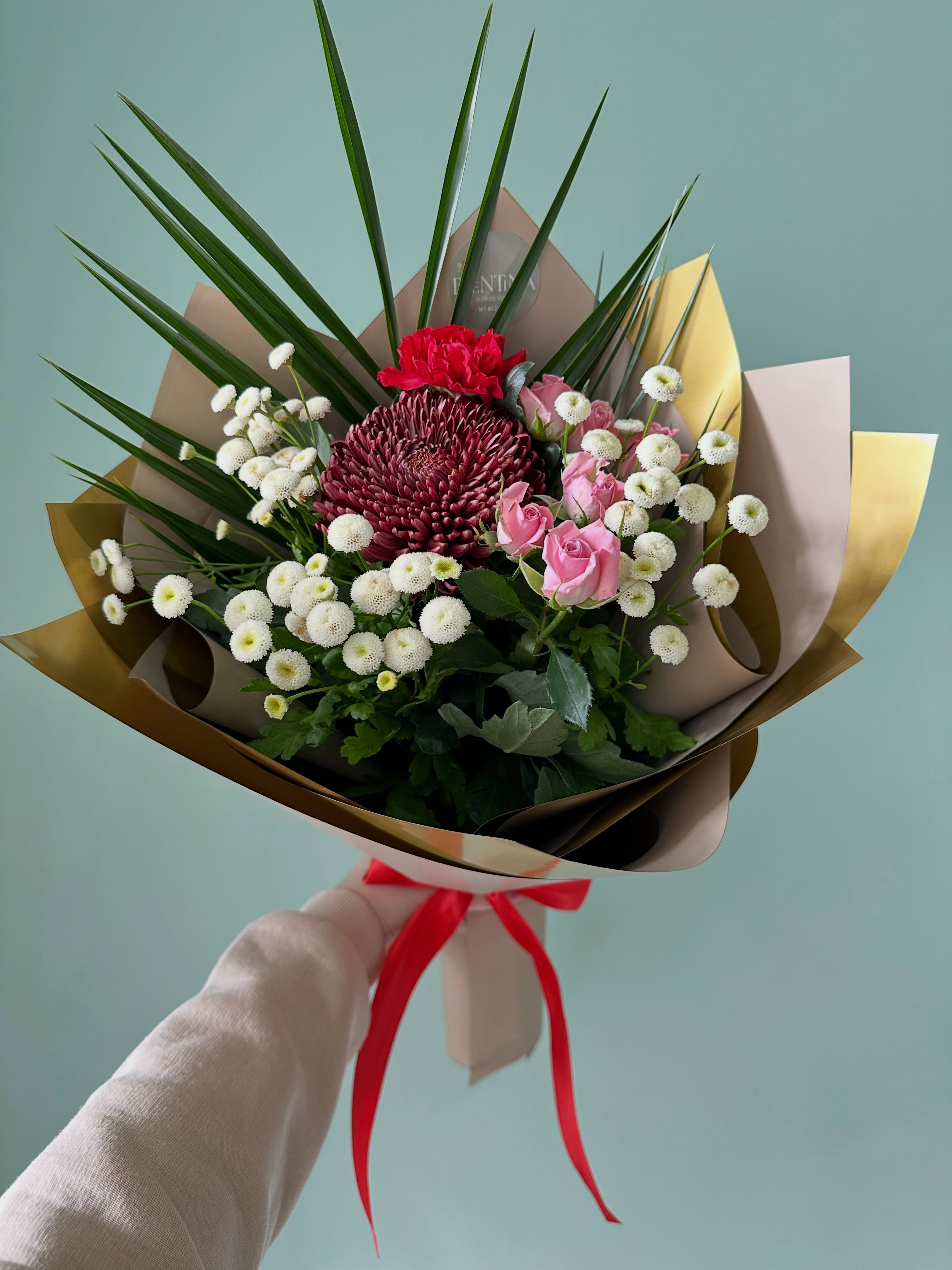 Buqetë me krizantemë dhe margarita të bardha – Blentina🌷