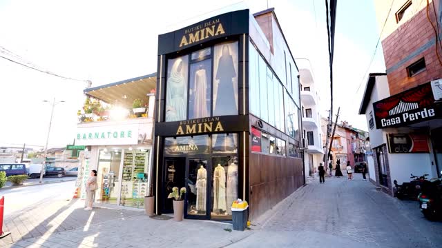 Dyqan me veshje për femra me zbritje – Butiku "Amina"