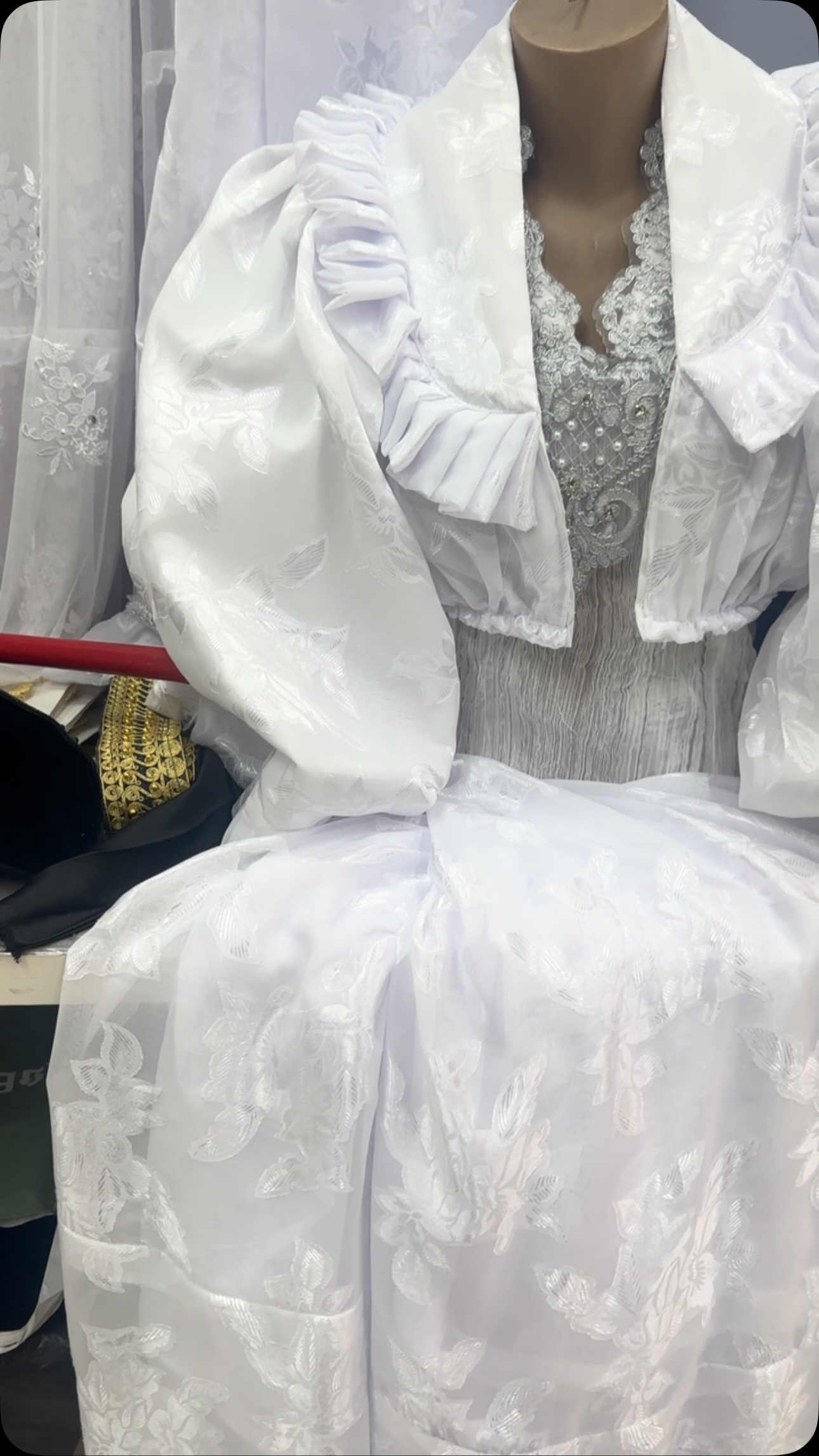 Fustan nusërie i bardhë me xhaketë – VESHJE PER NUSE