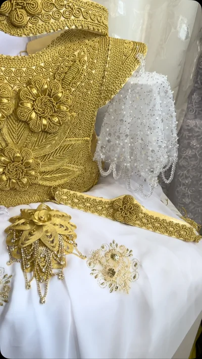 Jelek ari dhe aksesorë tradicionalë nusërie