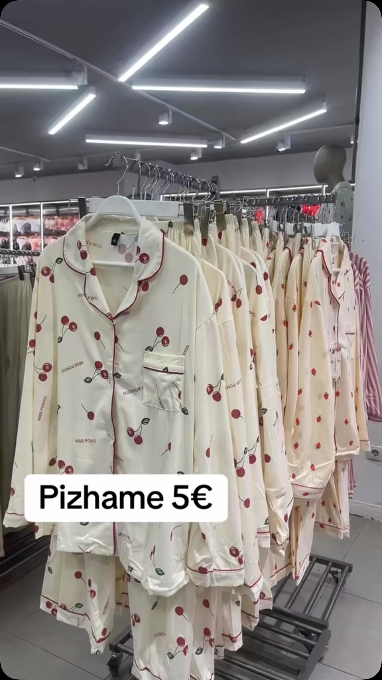 Pizhame krem me motive qershie – Butiku Regina® | Regina Center SH.P.K.