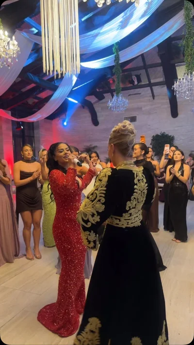 Veshje tradicionale e zezë me qëndisje ari