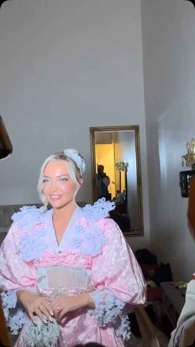 Veshje tradicionale rozë me lule