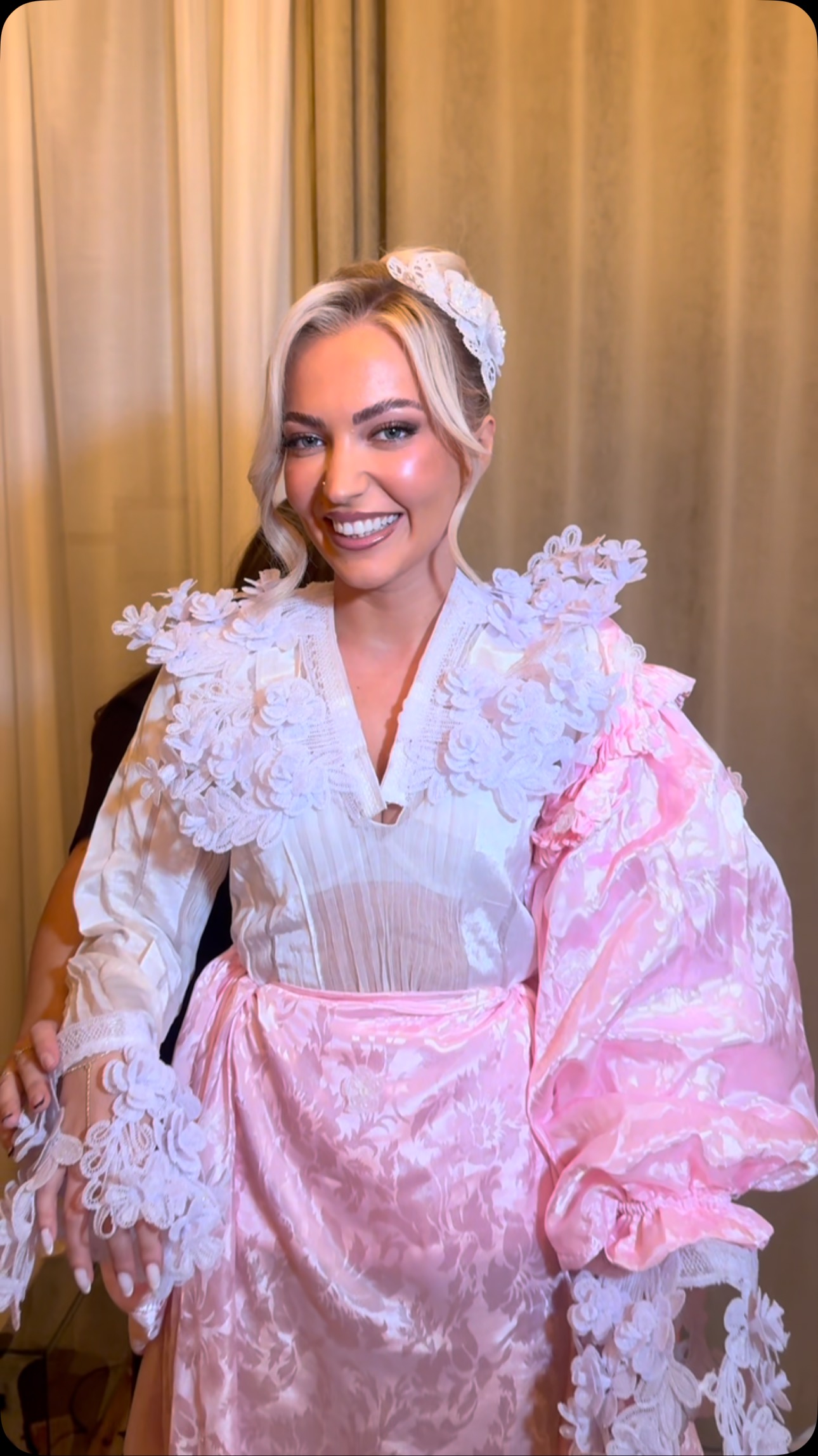 Veshje tradicionale nusërie rozë me këmishë me oja – LAURA TRADITIONAL