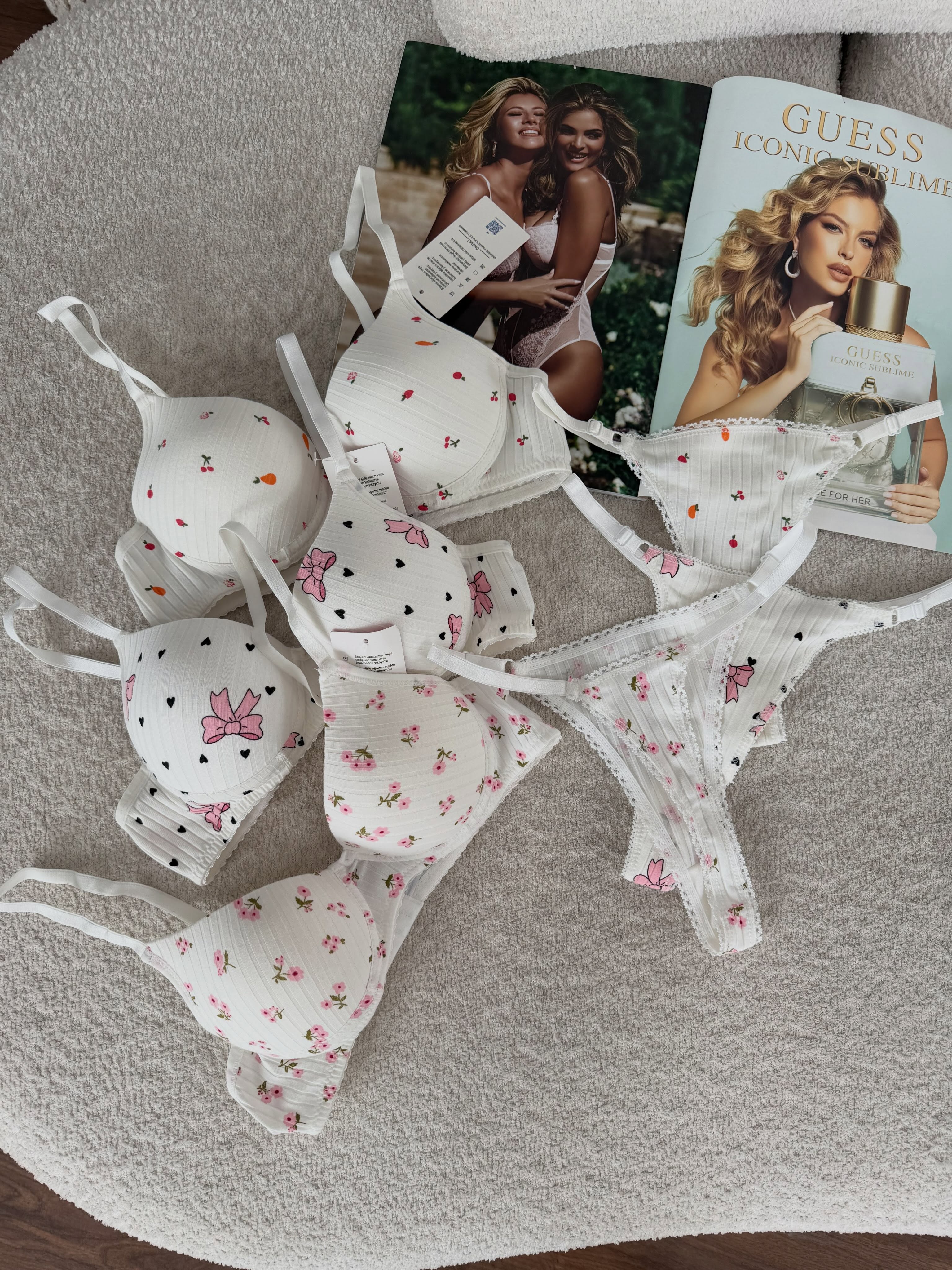 Set të brendshme femrash me lule – butikulettifashion
