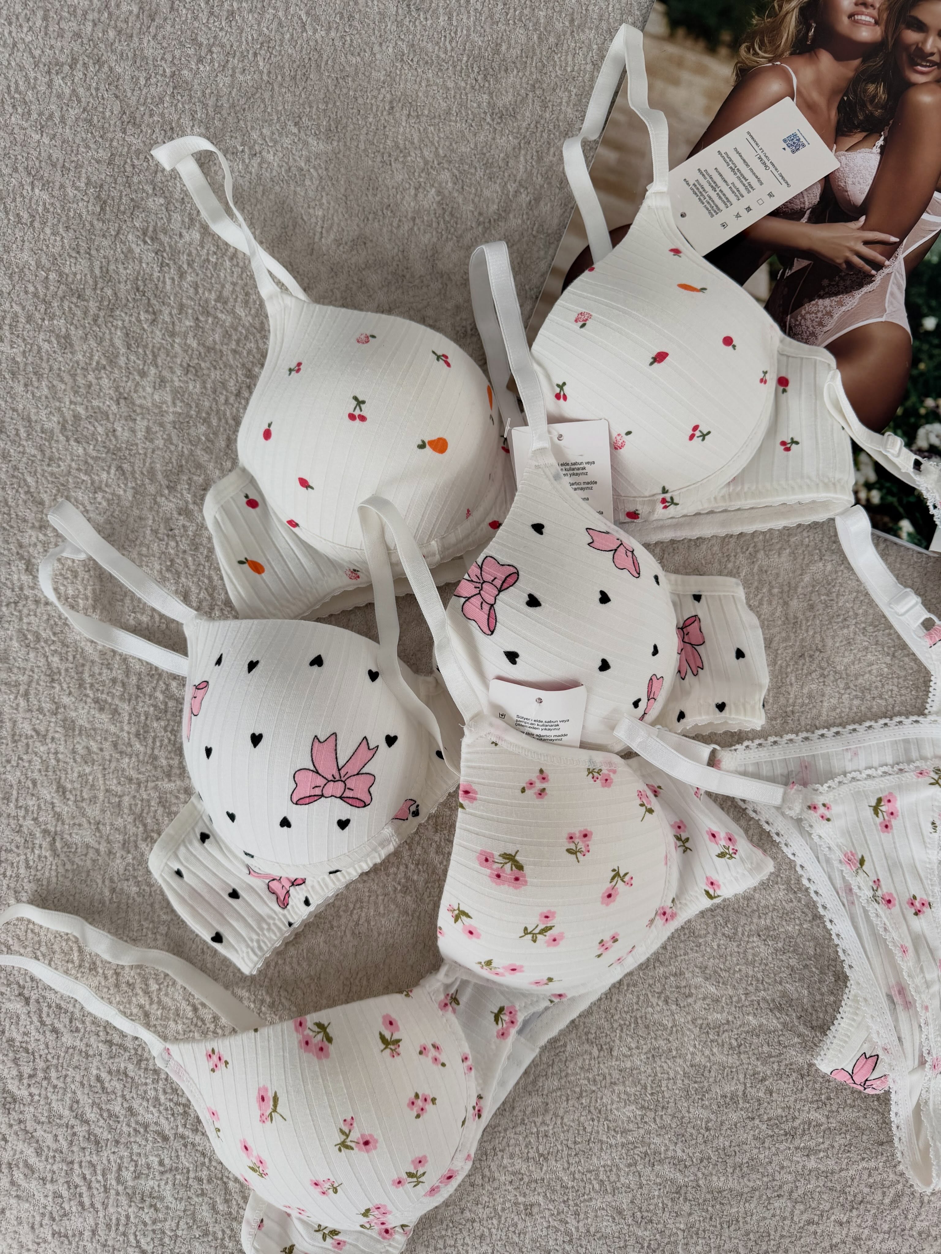 Set të brendshme femrash me lule – butikulettifashion (4)
