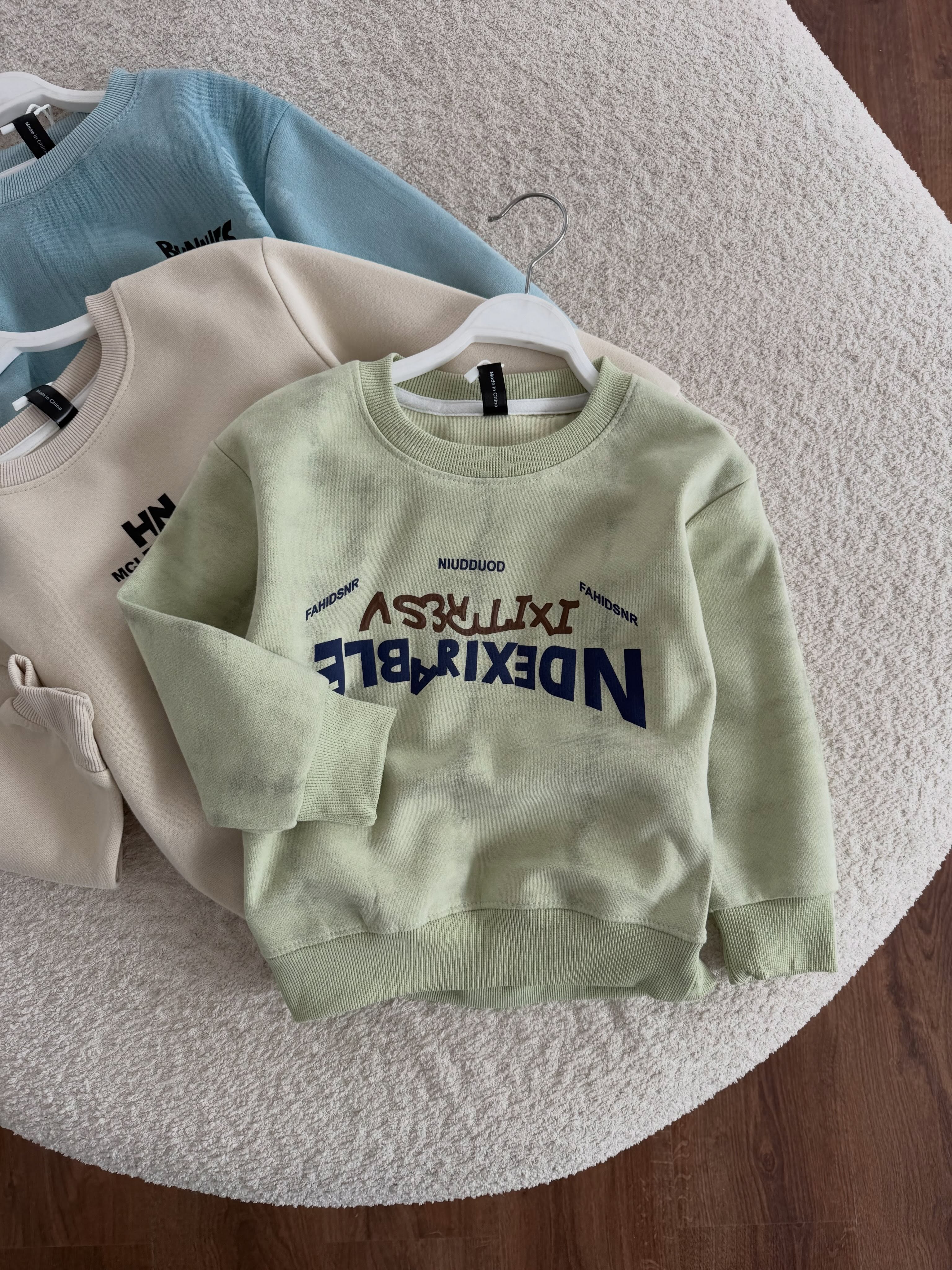 Duks për fëmijë me shkrim në tri ngjyra – butikulettifashion (2)