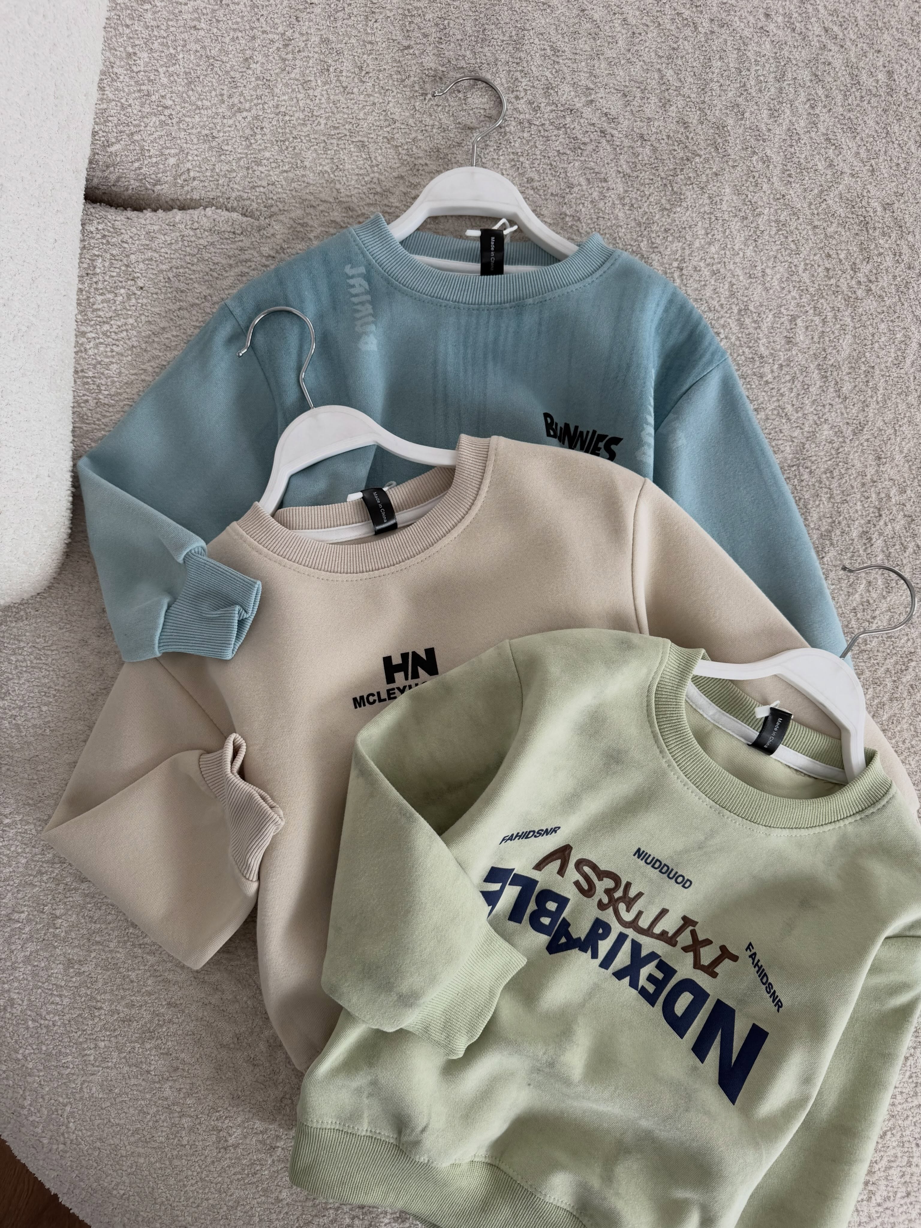 Duks për fëmijë me shkrim në tri ngjyra – butikulettifashion (3)