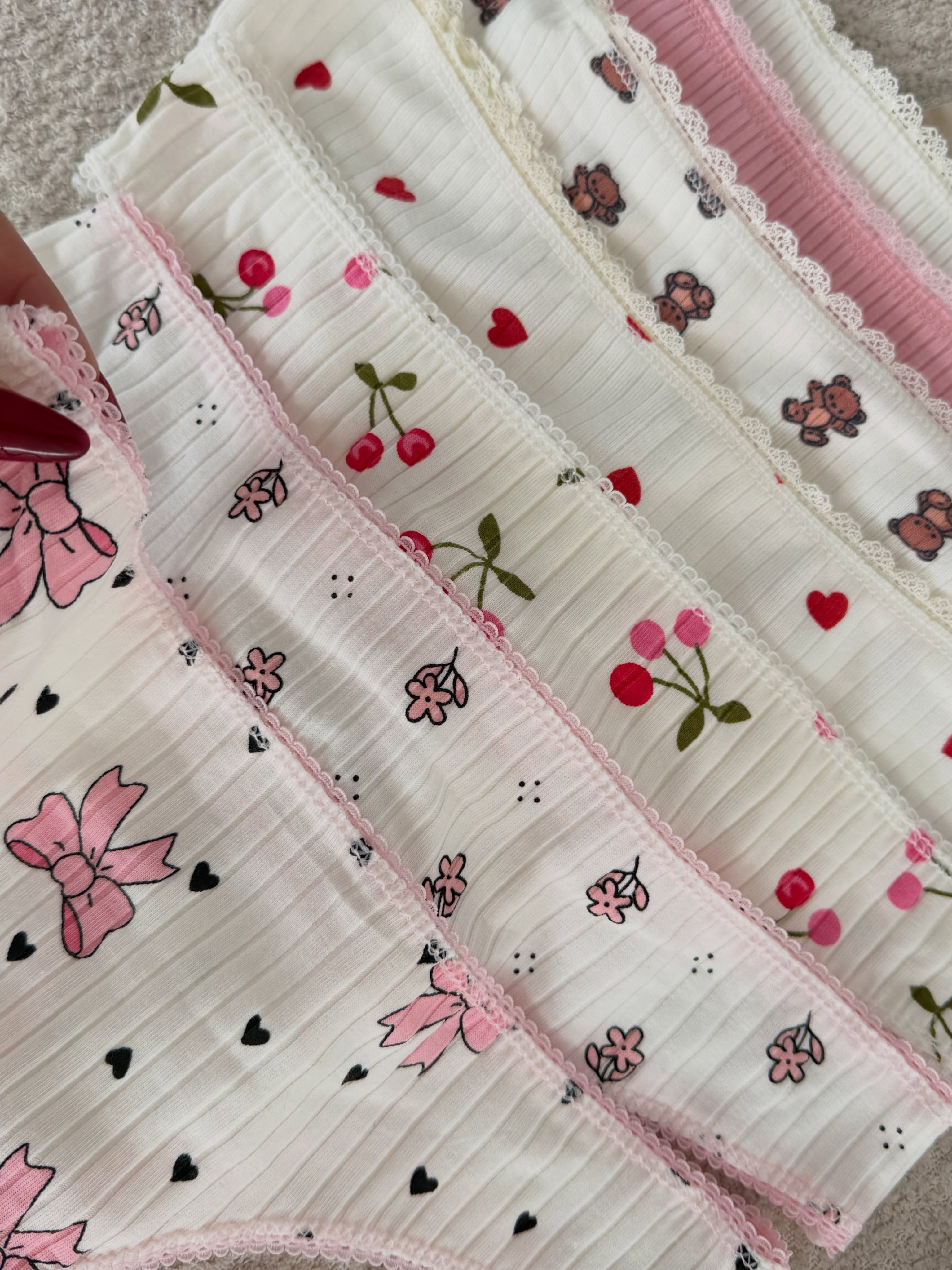 Set të brendshme femrash me zemra – butikulettifashion (3)