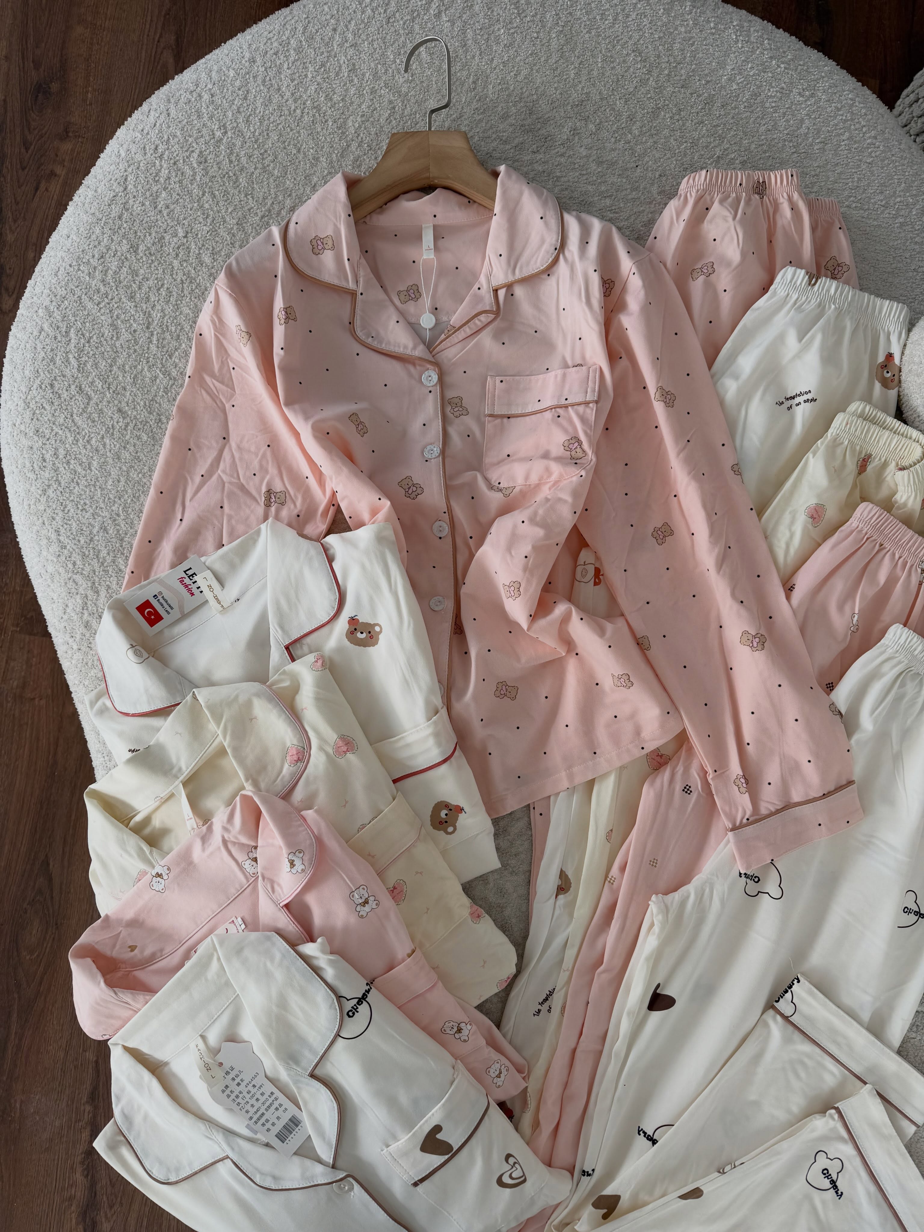 Pizhama femrash rozë dhe krem – butikulettifashion (2)