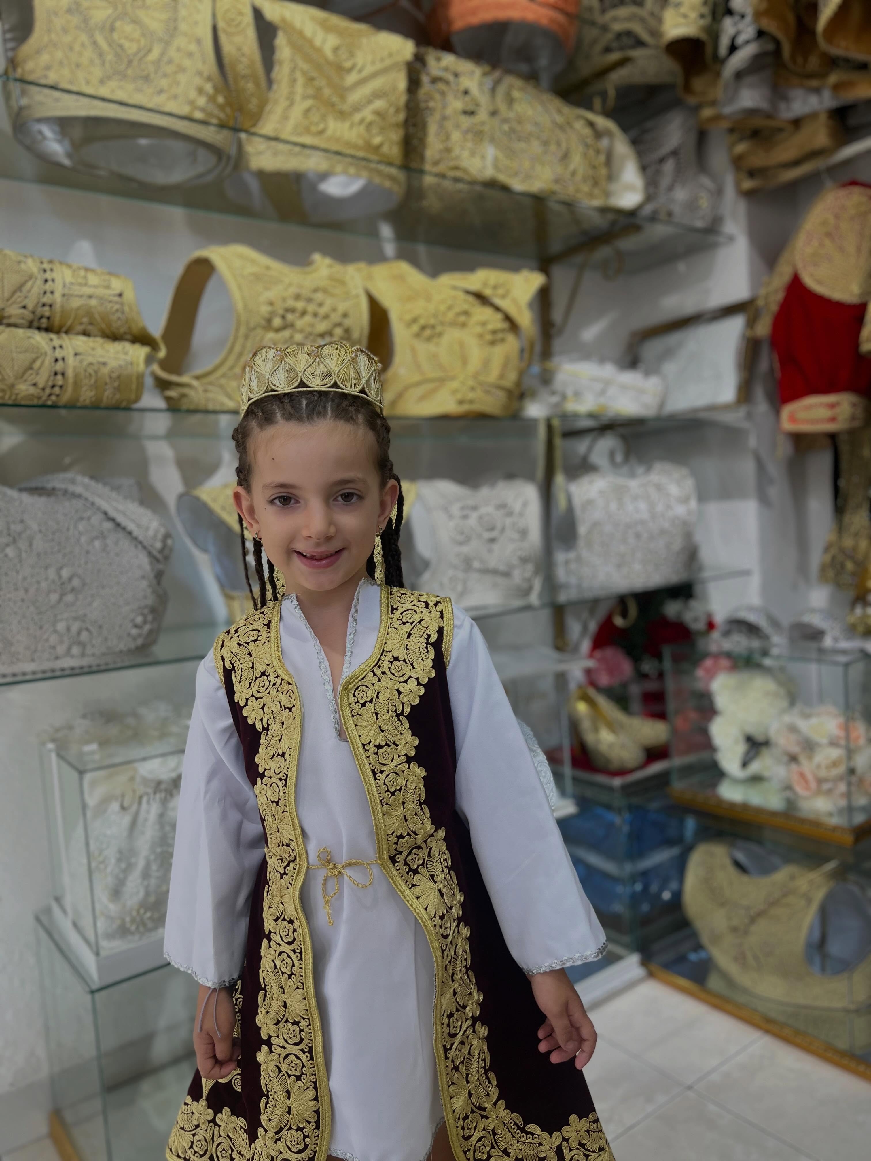 Veshje tradicionale për vajza me jelek të qëndisur – " BOUTIQUE SARA " (2)