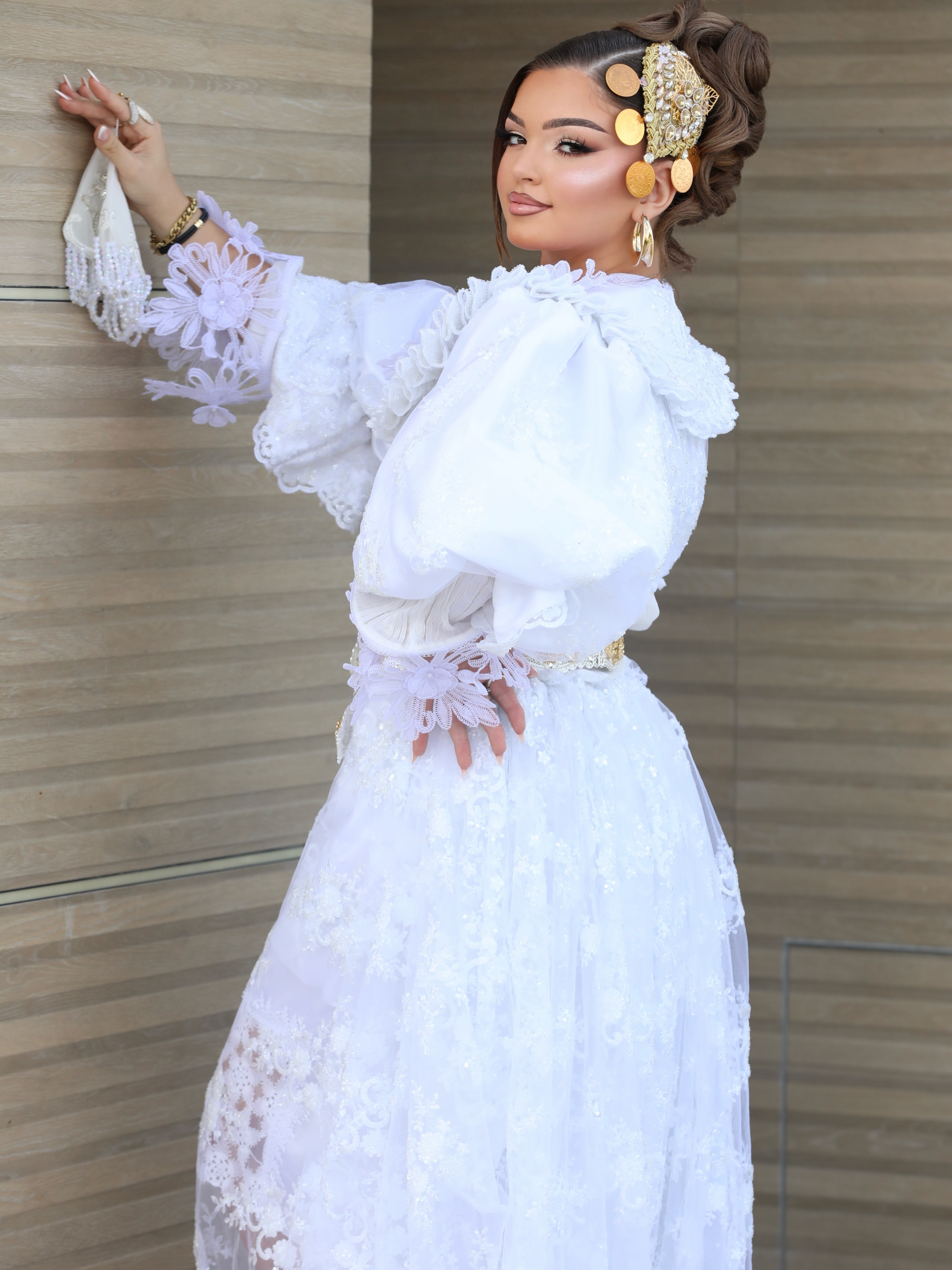 Veshje tradicionale e bardhë me mëngë fryrë – BUTIKU SHEFIKJA (2)