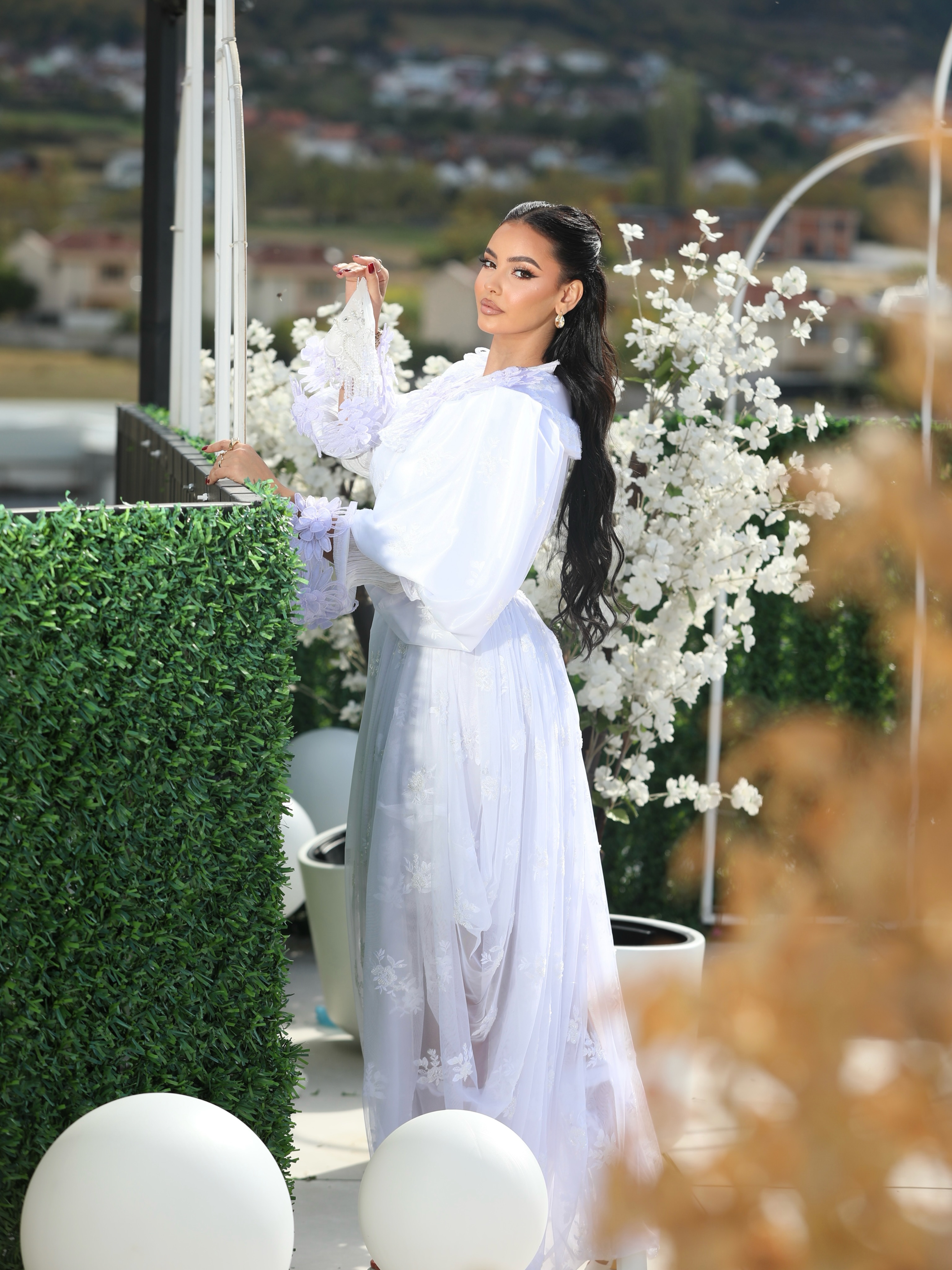 Veshje tradicionale e bardhë me mëngë të gjera – BUTIKU SHEFIKJA (4)