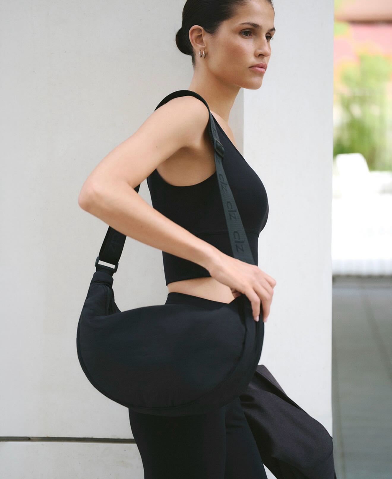 Tajts të zeza të buta dhe top – Calzedonia Kosovo