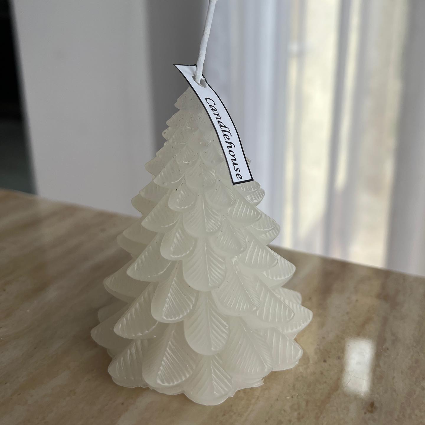 Qiri i bardhë në formë bredhi – Candles by Ana