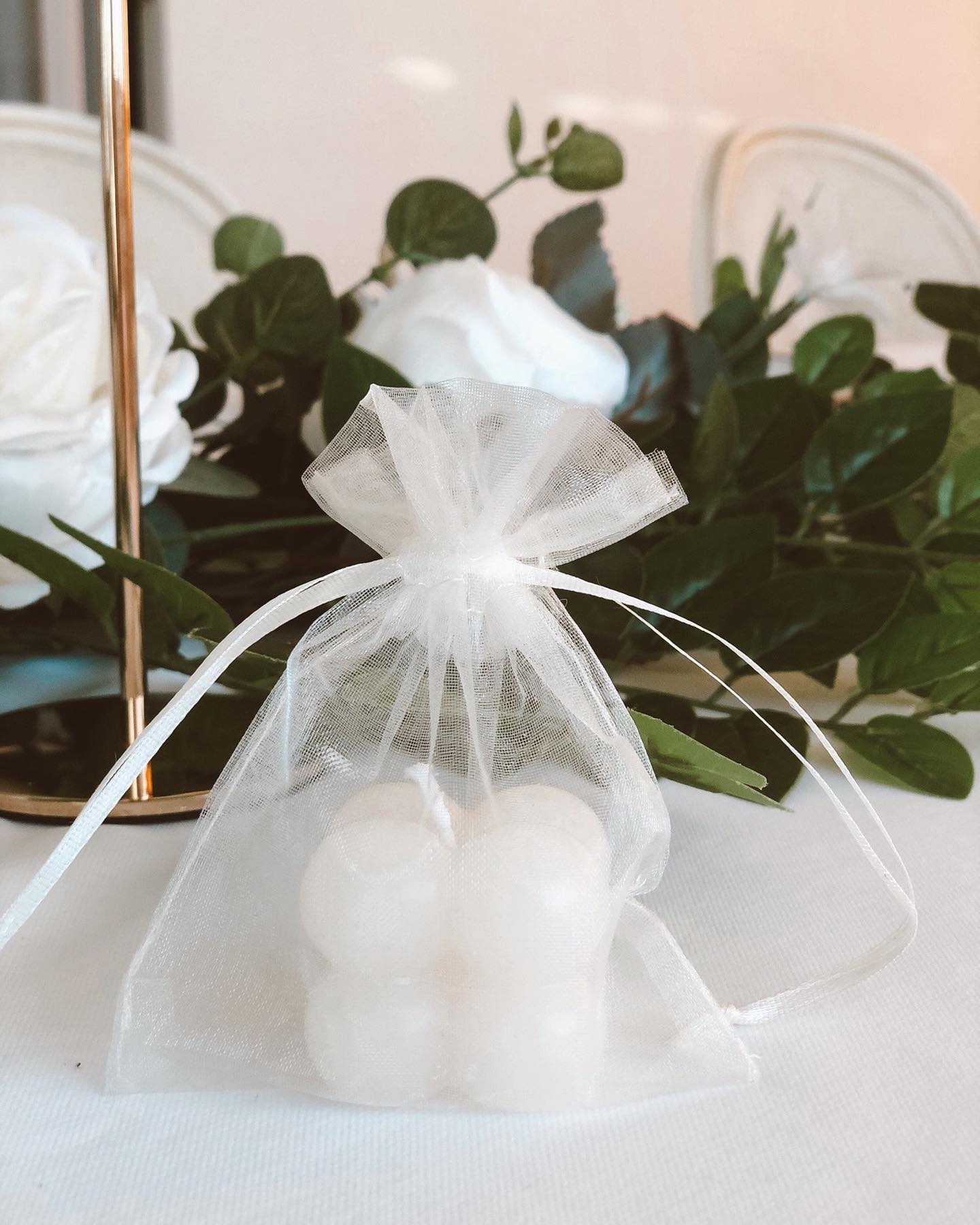 Qirinj të bardhë dhuratë në qese organze – Candles by Ana