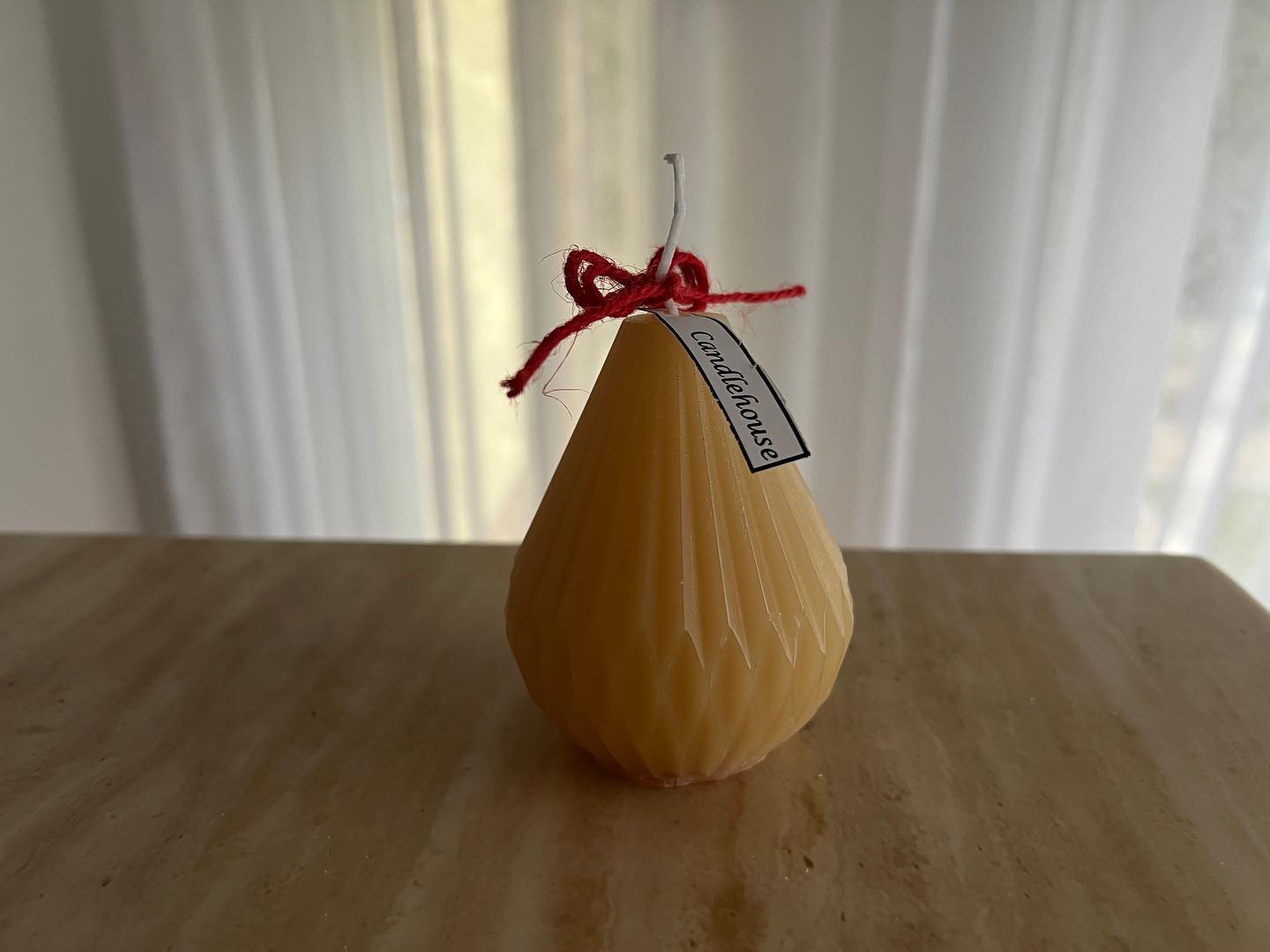 Qiri dekorativ i verdhë me vija – Candles by Ana