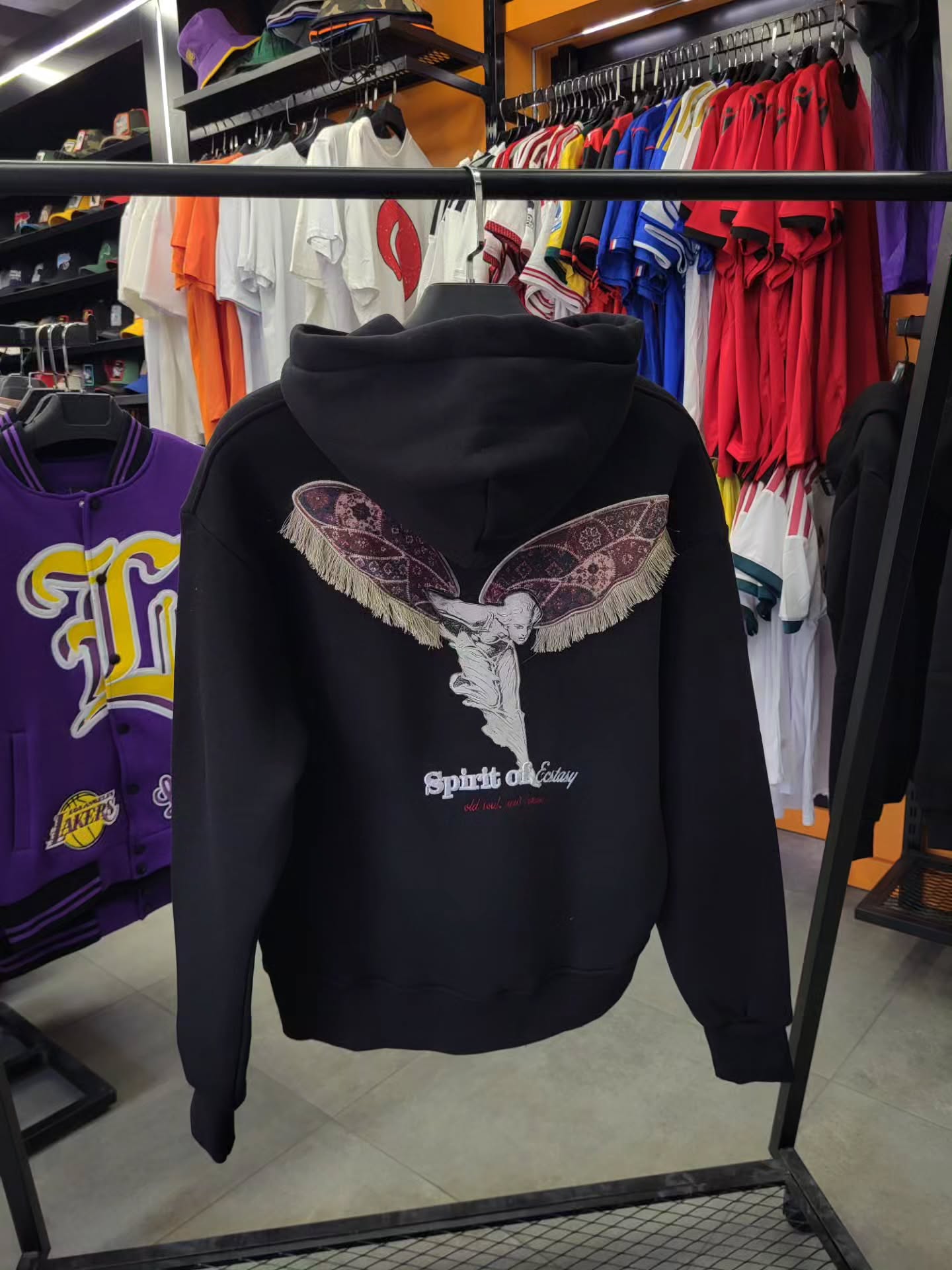 Duks i zi me kapuç me krahë engjëlli – CAP STORE SINCE 2017 🔵
