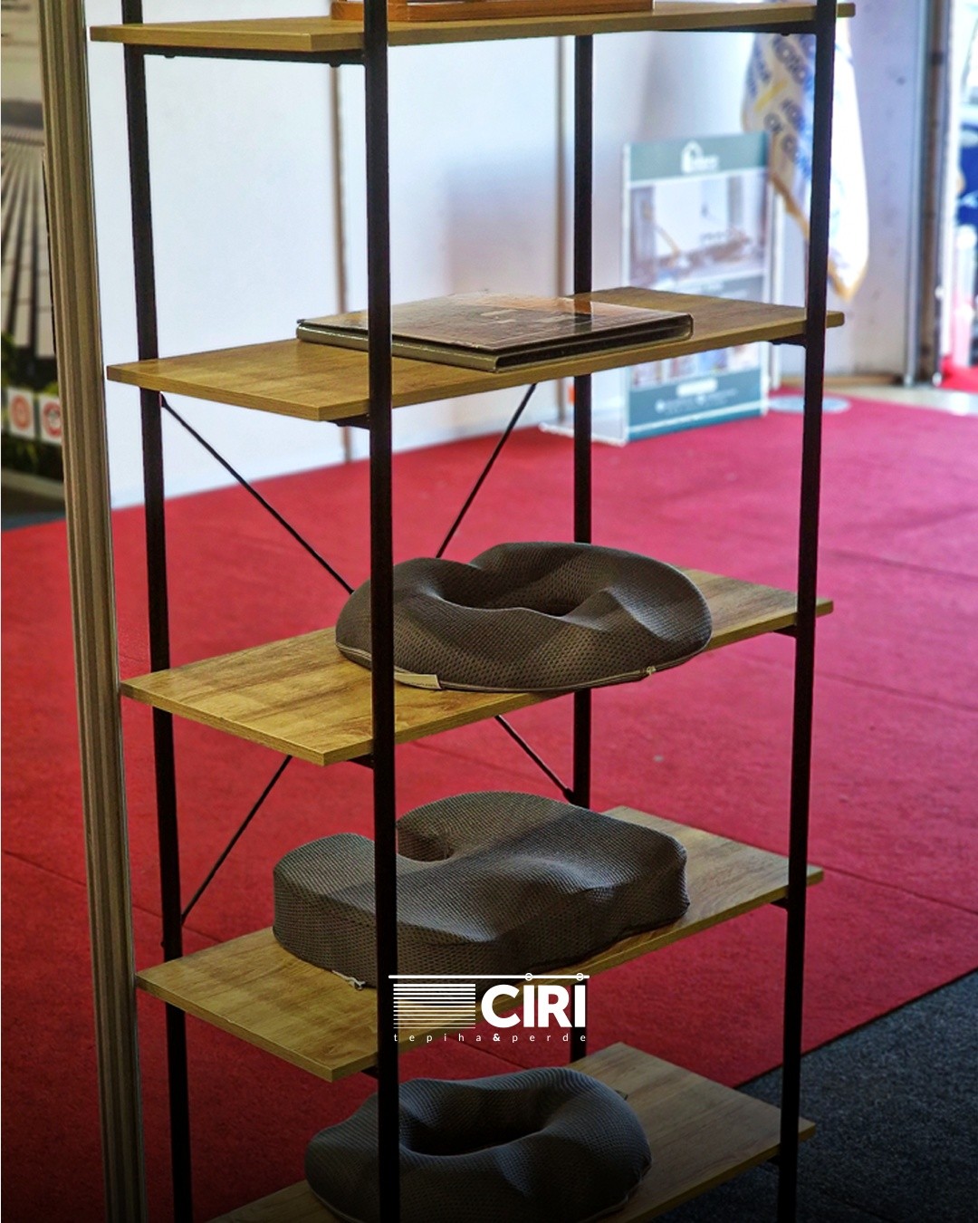 Prezantim tepihësh në panairin e Prishtinës – CIRI (4)