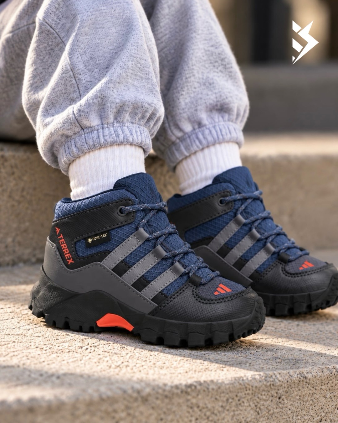 Çizme hiking adidas Terrex Mid GTX për fëmijë – Dardaniasport Outlet