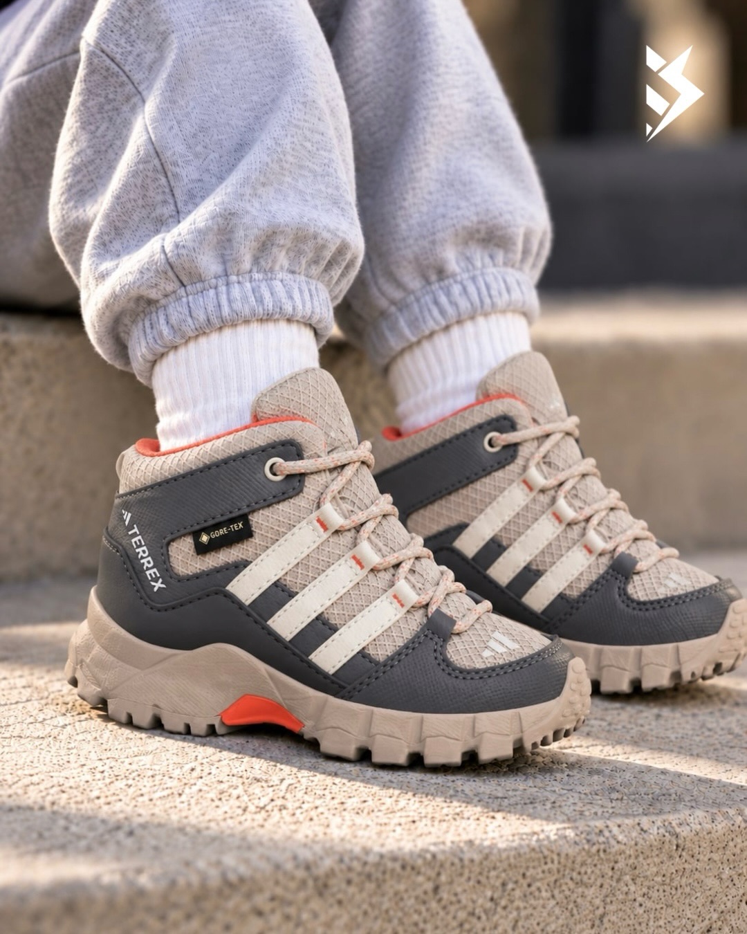 Çizme hiking adidas Terrex Mid GTX për fëmijë – Dardaniasport Outlet (2)