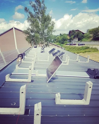 Mbajtëse betoni për panele solare në çati