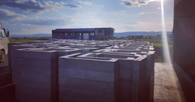 Gurë solarë betoni gati për transport