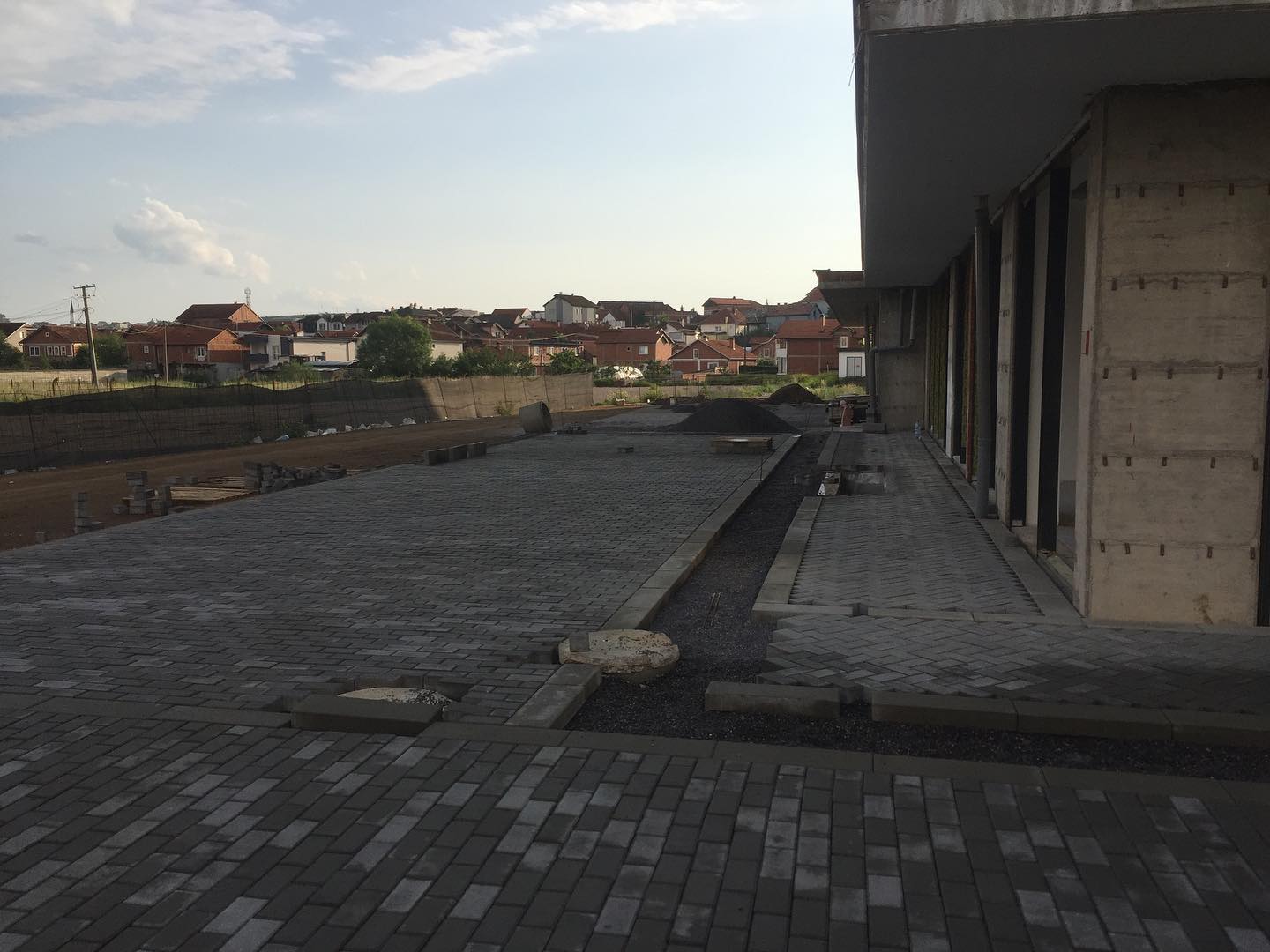 Shtrim me kubëza betoni gri – DekorBeton (2)