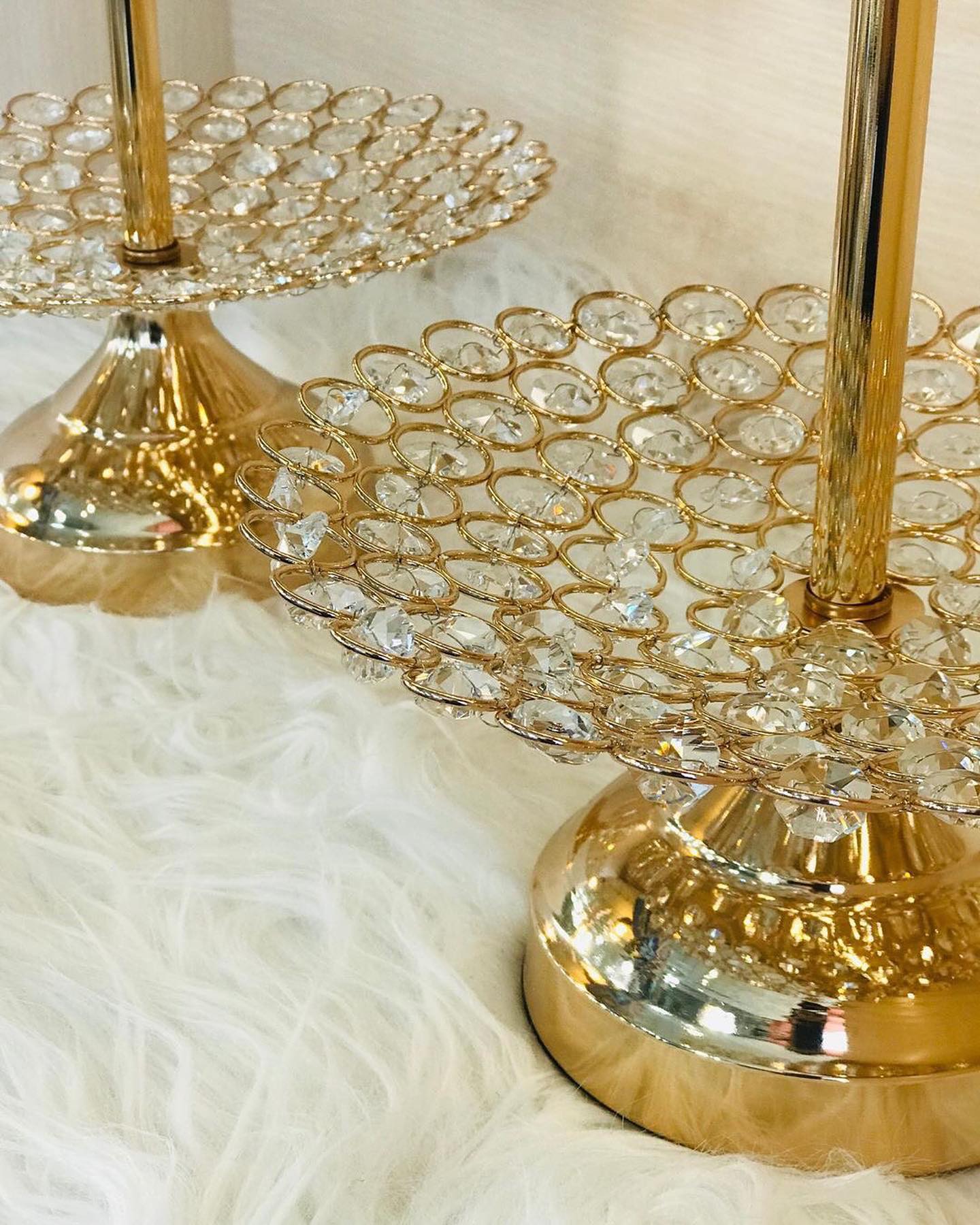 Mbajtëse ëmbëlsirash dykatëshe ari me kristale – Dekore për Shtëpi 🛋🛍 (2)