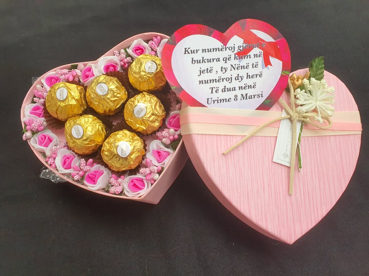 Kuti zemër me Ferrero Rocher për 8 Mars – Për 8 Mars