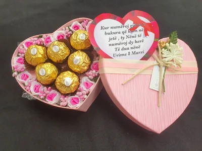 Kuti zemër me Ferrero Rocher për 8 Mars