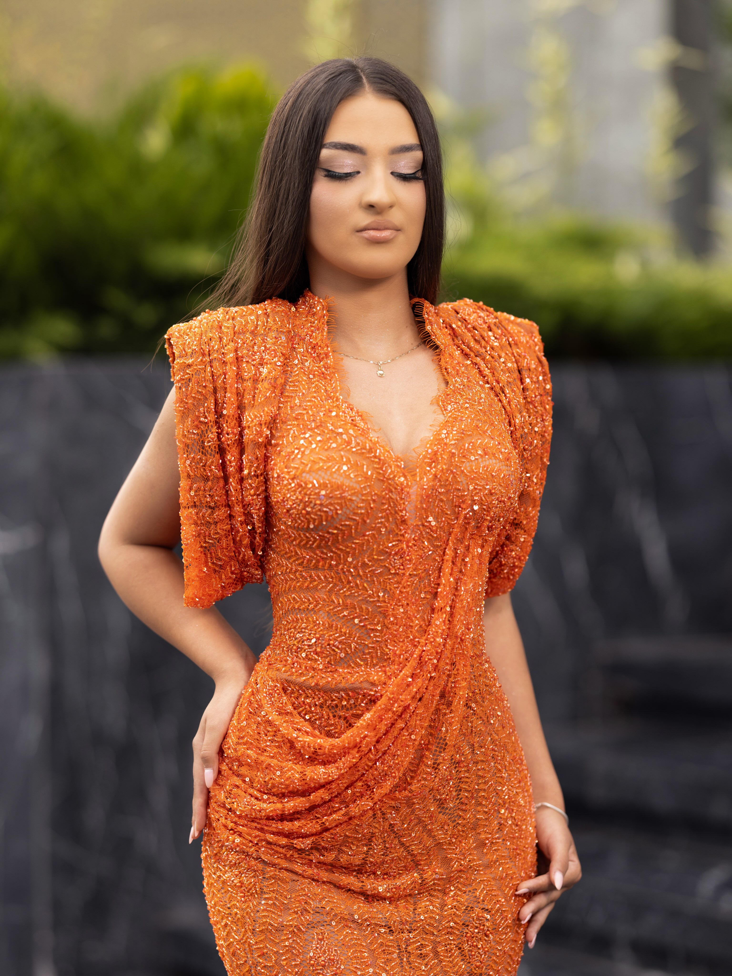 Fustan i gjatë portokalli me dekolte V – Ditafashion__official (2)