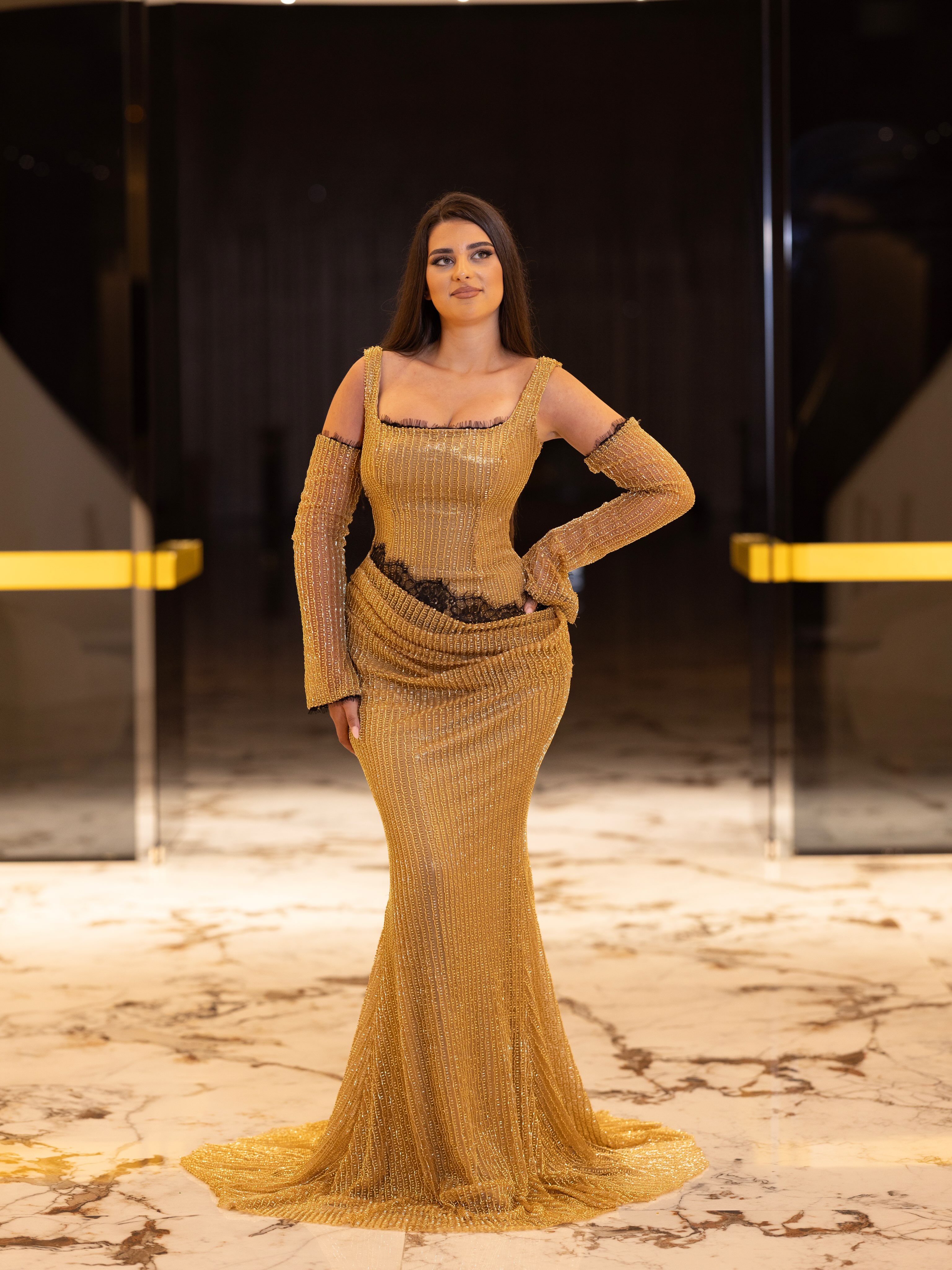Fustan i gjatë i artë me mëngë të ndara – Ditafashion__official (3)
