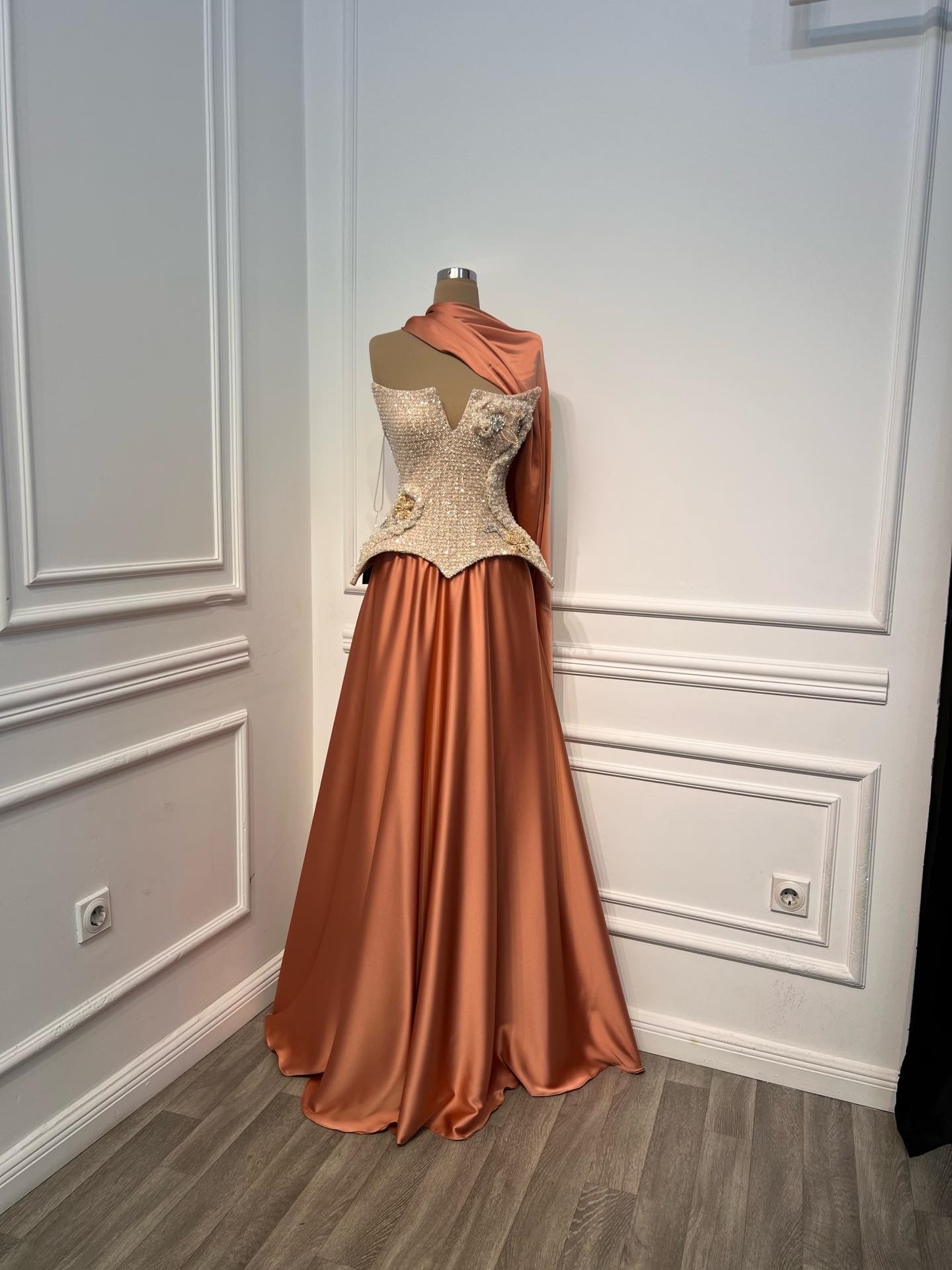 Fustan sateni bakri me korse me gurë – DITA FASHION (3)