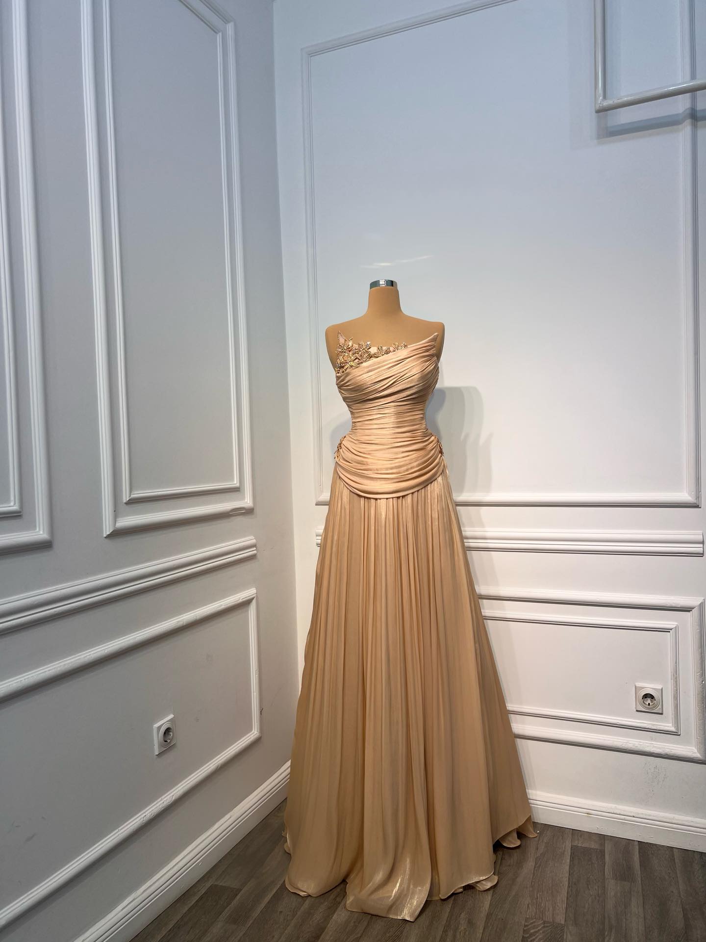 Fustan nude me drapim dhe aplikime – DITA FASHION (2)