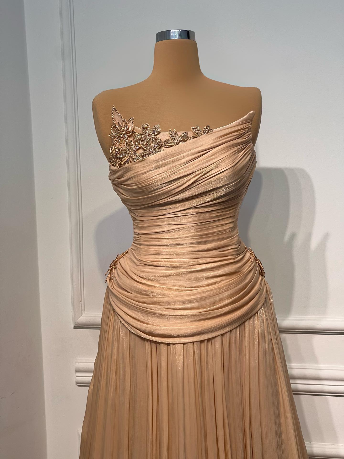 Fustan nude me drapim dhe aplikime – DITA FASHION (3)