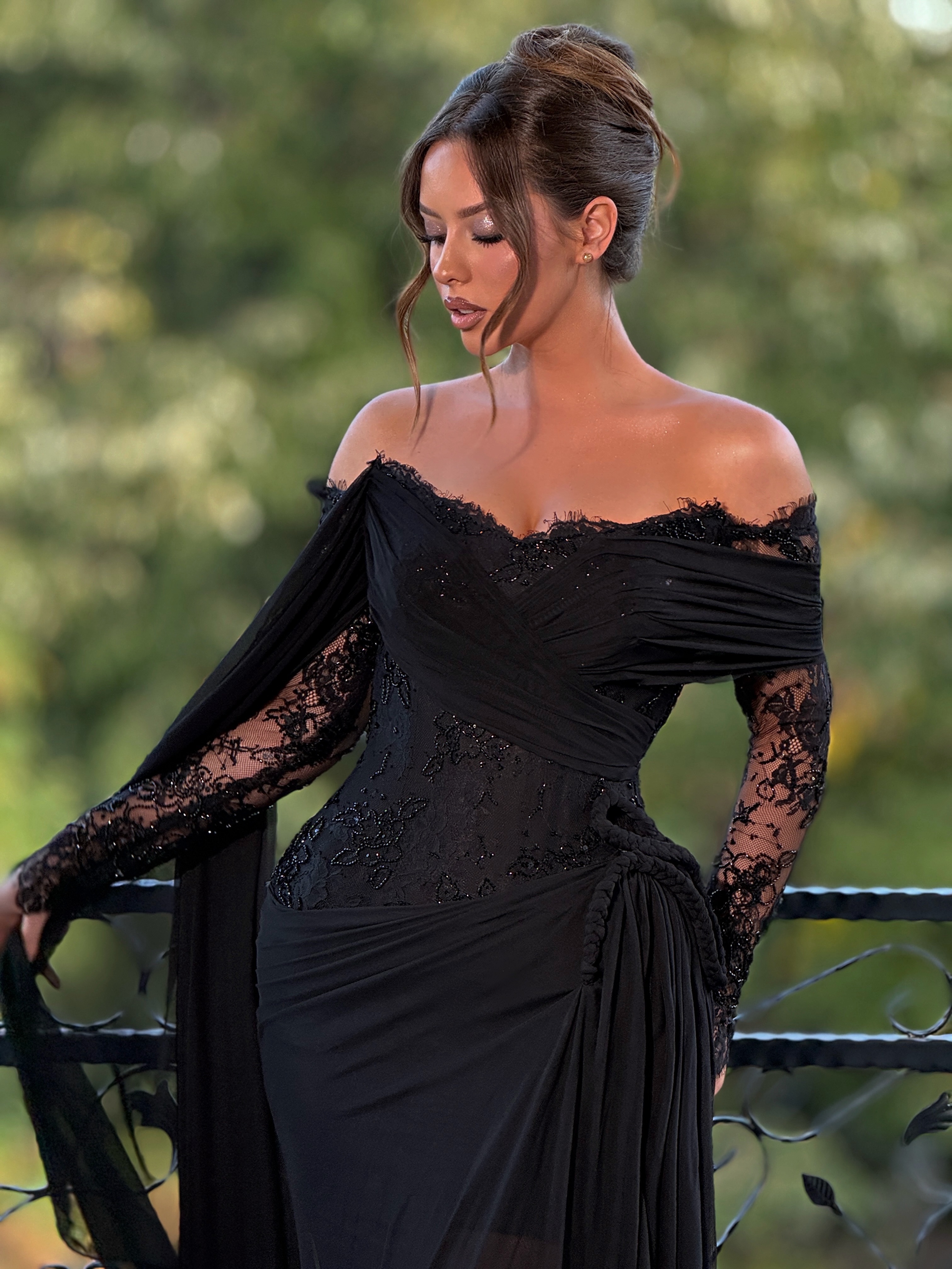 Fustan i zi pa supe me mëngë dantelle – dollz dresses