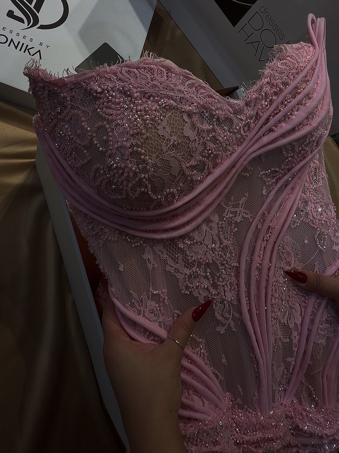 Fustan rozë i çelët me dantellë dhe çarje – DRESSES BY DONIKA (2)