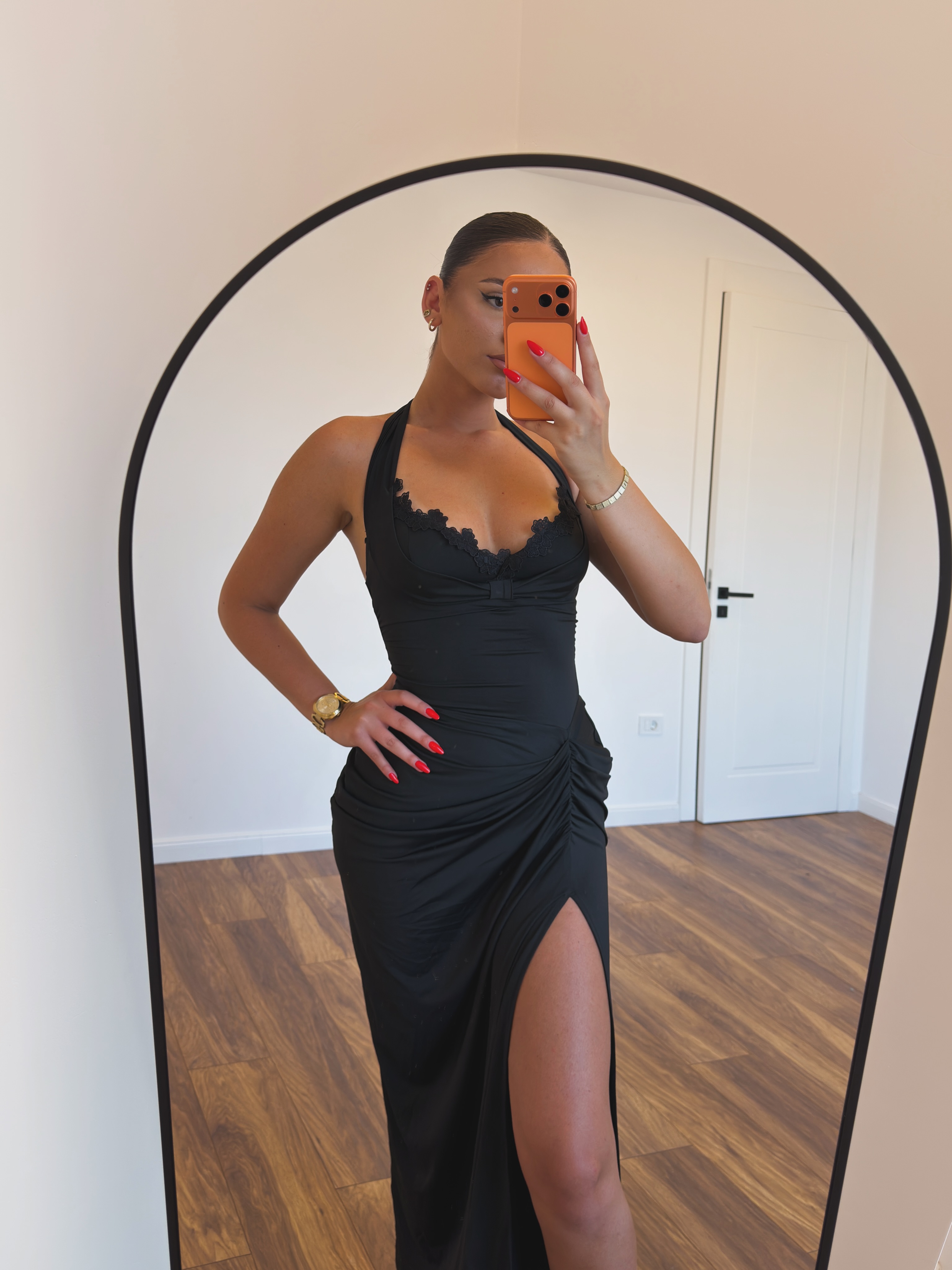 Fustan i zi me dantellë në dekolte, XS-L – NILA DRESSES