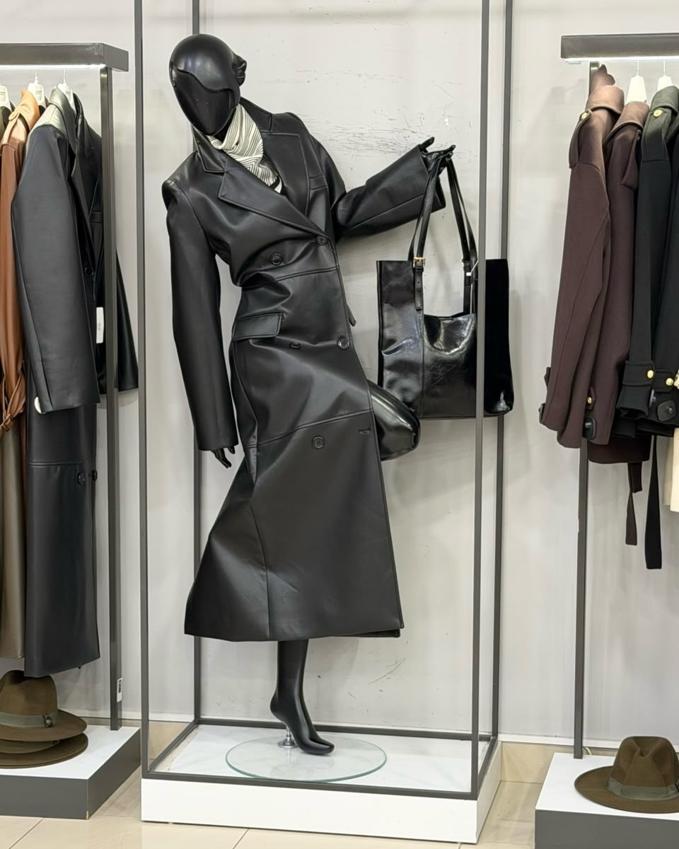 Xhaketë lëkure e zezë dhe pantallona kafe – Drini Fashion (3)