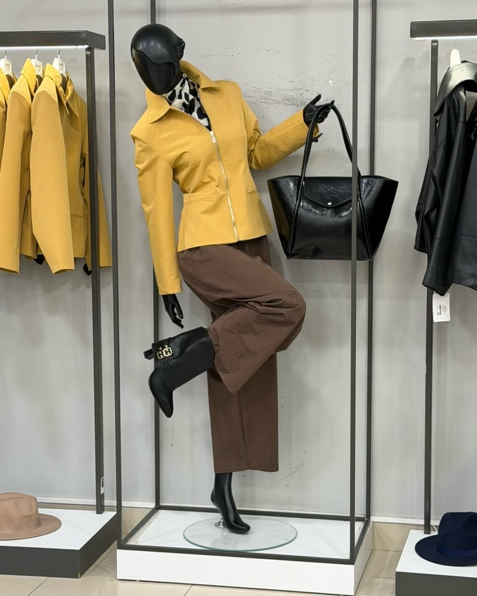 Xhaketë lëkure e zezë dhe pantallona kafe – Drini Fashion (4)