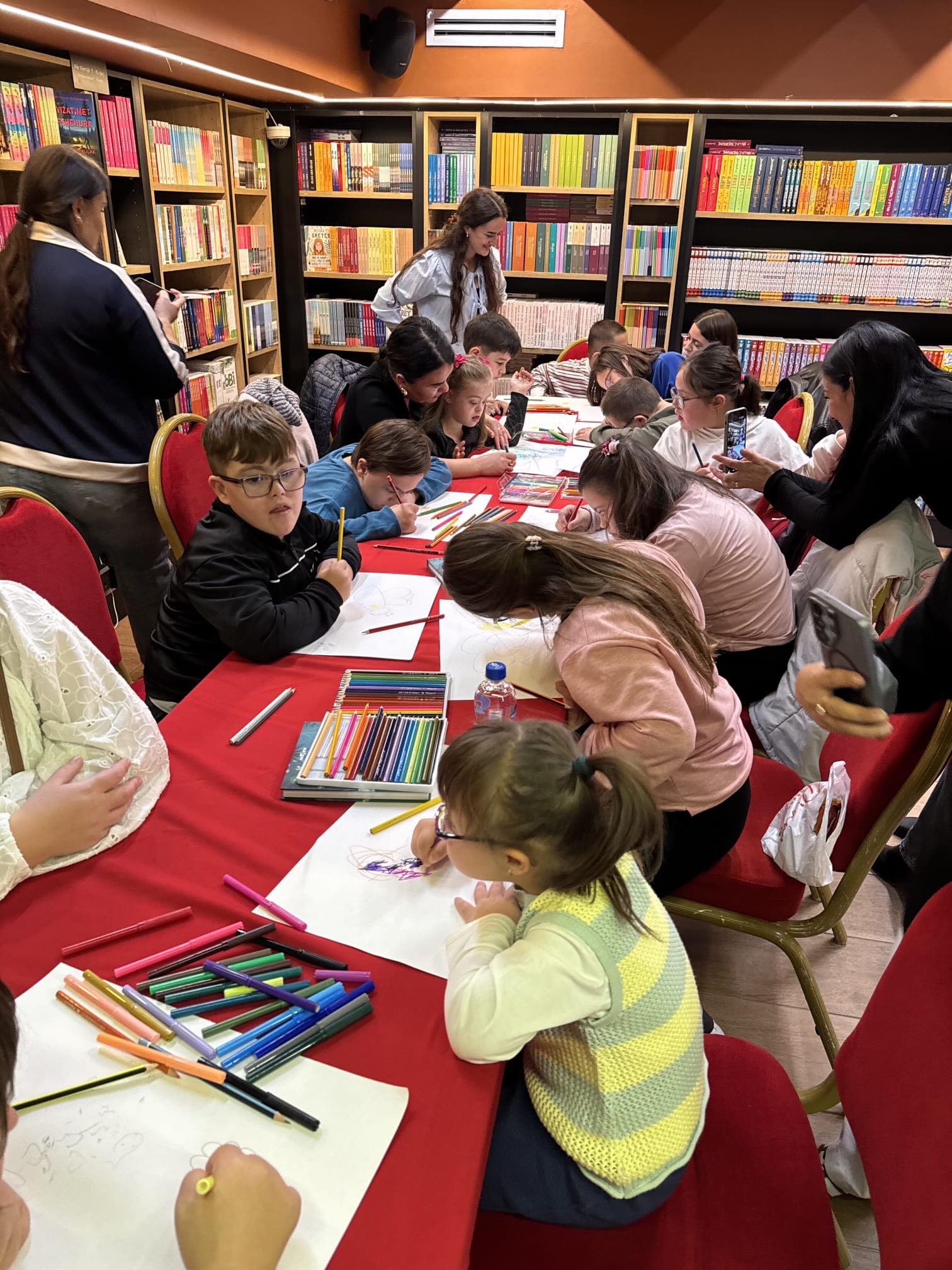 Aktivitet leximi me fëmijë në librari – Dukagjini Bookstore (2)