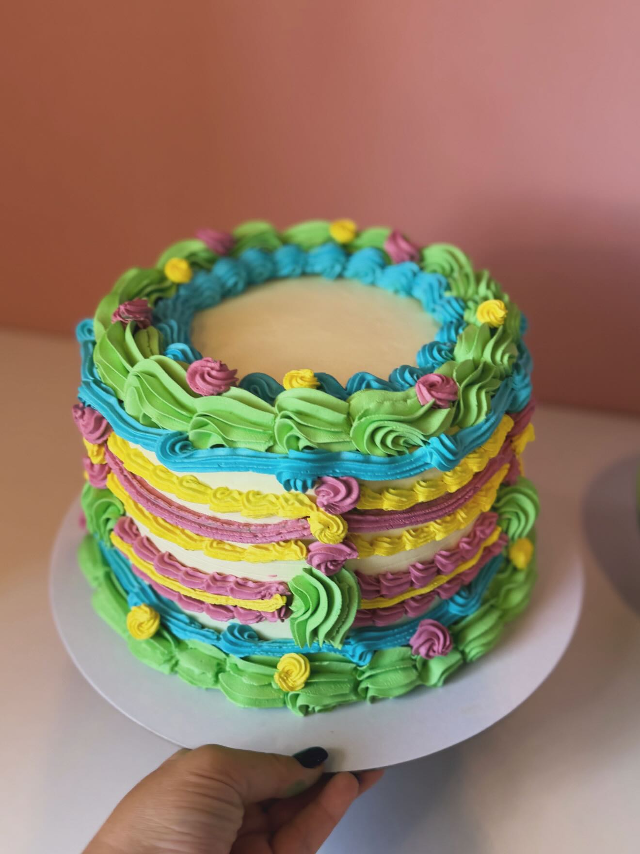 Tortë shumëngjyrëshe me krem – Edona’s Cake House (4)