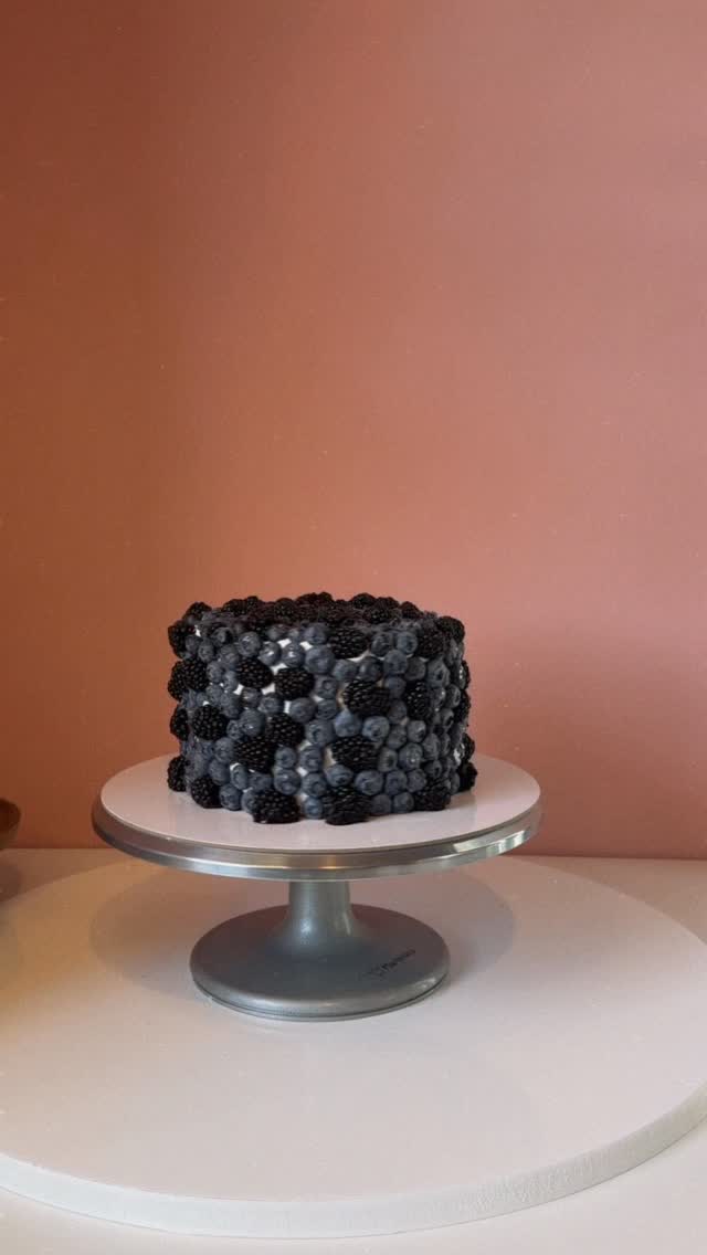Tortë me boronica – Edona’s Cake House
